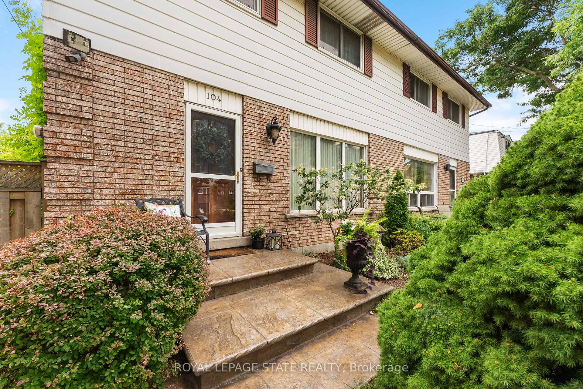 Photo 3 of 104 Berkindale Drive, Hamilton, Riverdale — HOMEH