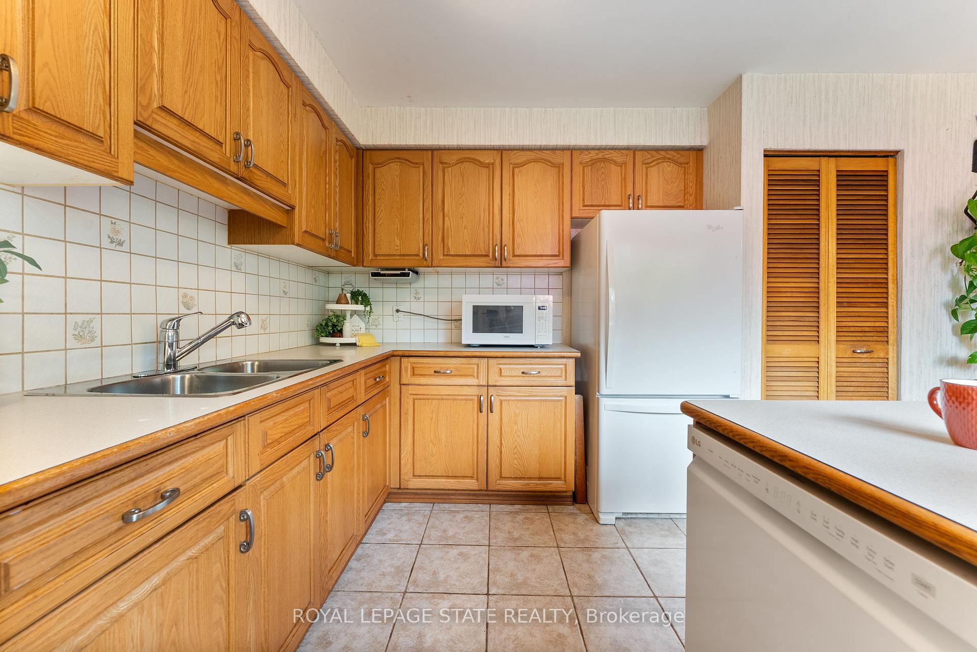 Photo 12 of 104 Berkindale Drive, Hamilton, Riverdale — HOMEH