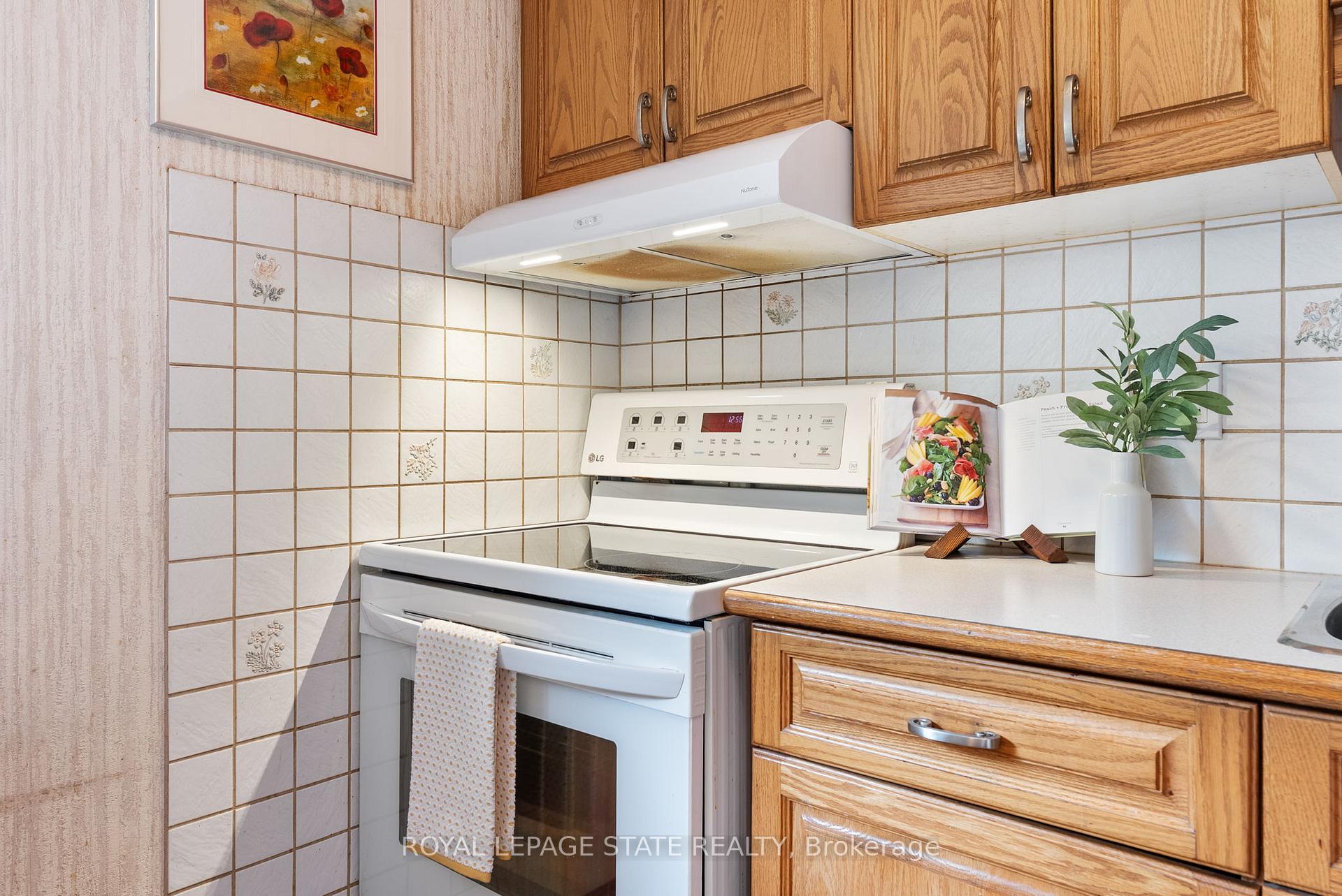 Photo 14 of 104 Berkindale Drive, Hamilton, Riverdale — HOMEH