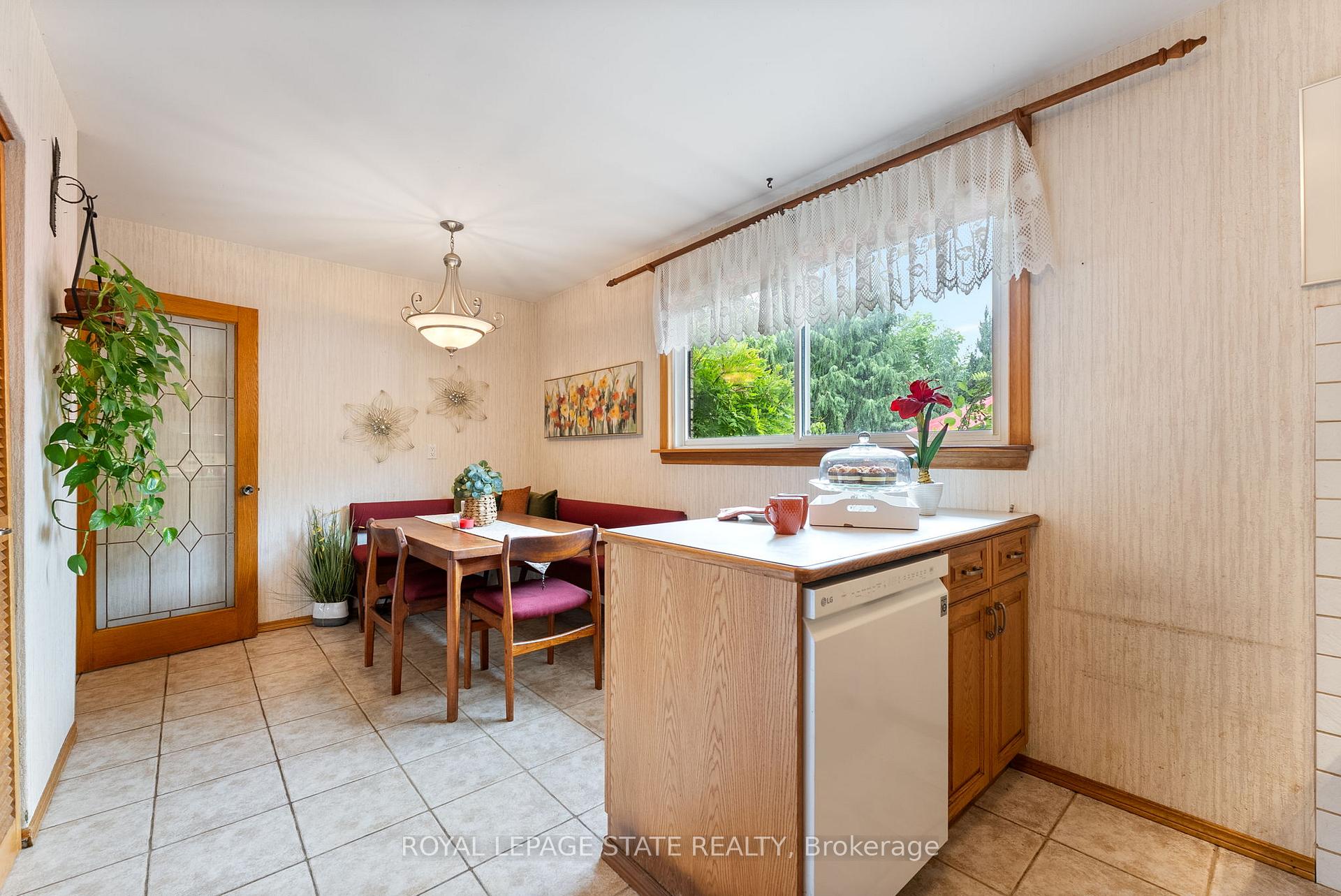 Photo 15 of 104 Berkindale Drive, Hamilton, Riverdale — HOMEH