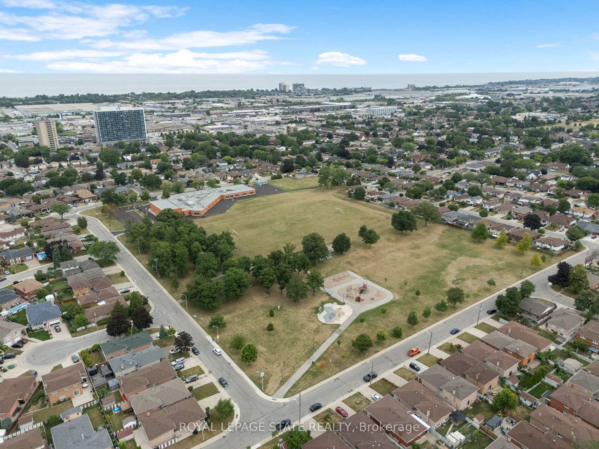 Photo 40 of 104 Berkindale Drive, Hamilton, Riverdale — HOMEH