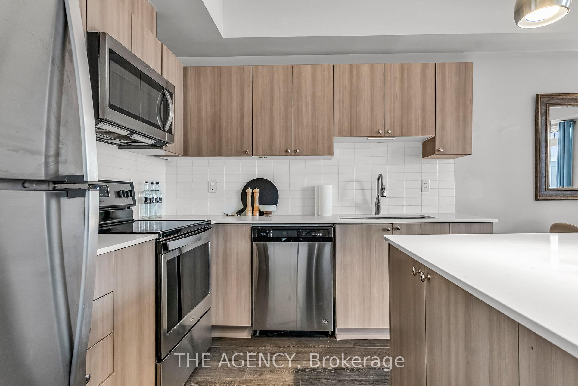 Photo 3 of Unit 9, 198 Pine Grove Road, Vaughan, Islington Woods — HOMEH