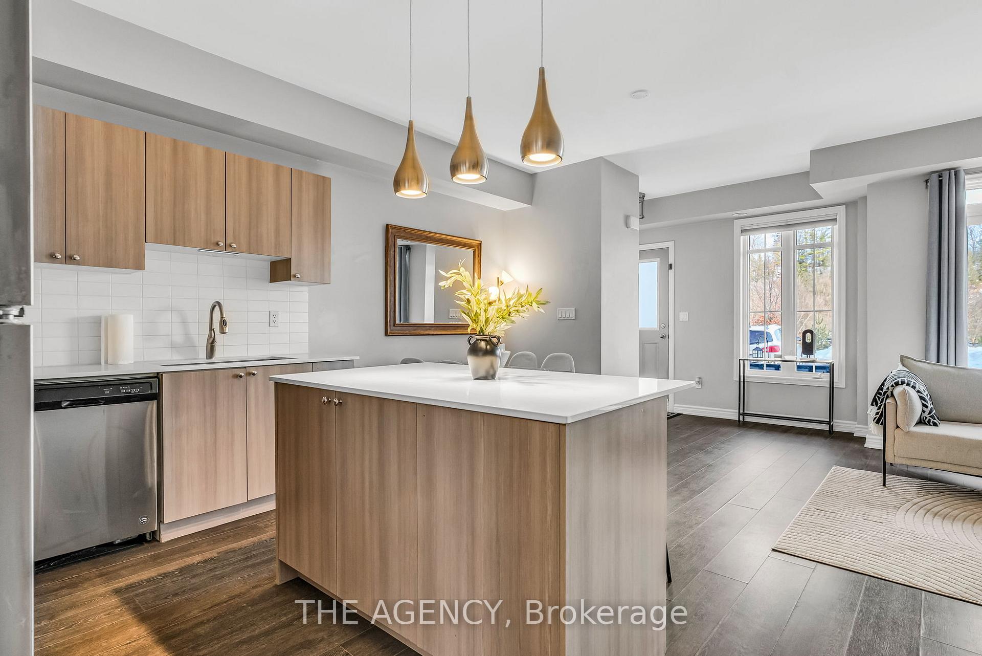 Photo 4 of Unit 9, 198 Pine Grove Road, Vaughan, Islington Woods — HOMEH
