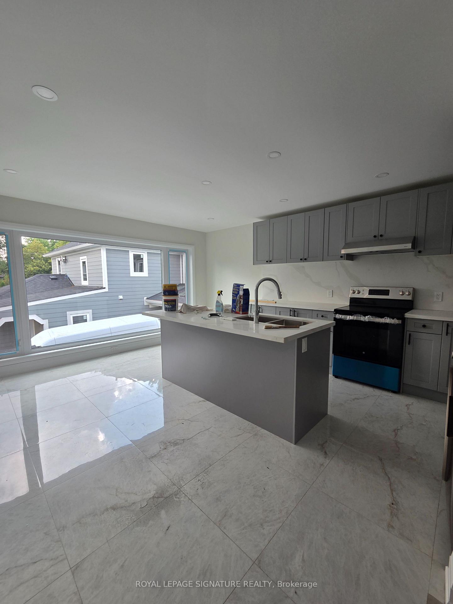 Photo 2 of Unit C, 198 Victoria Street, Hamilton, Waterdown — HOMEH