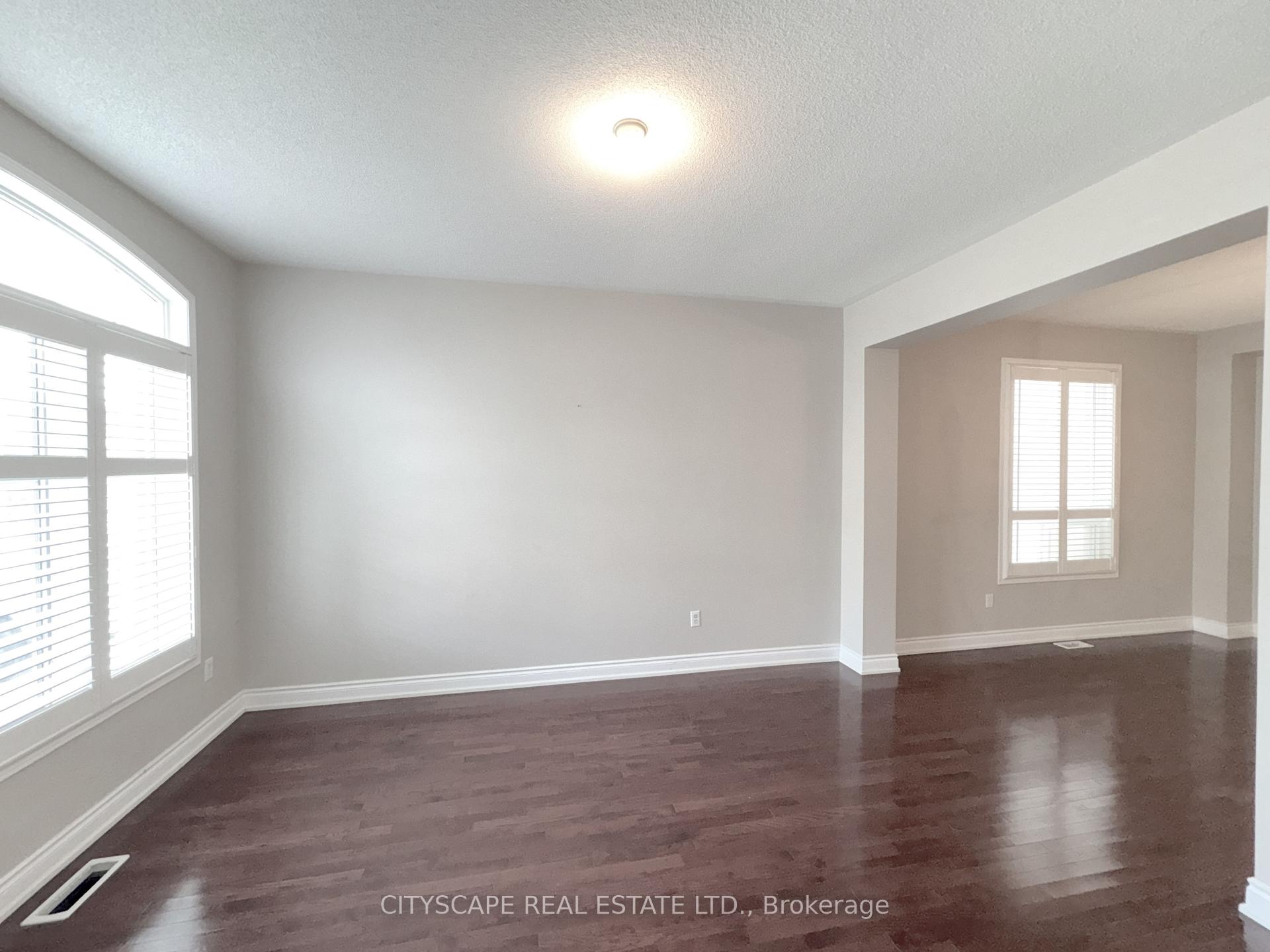 Photo 2 of 32 Tawnberry Circle, Brampton, Fletcher's Meadow — HOMEH