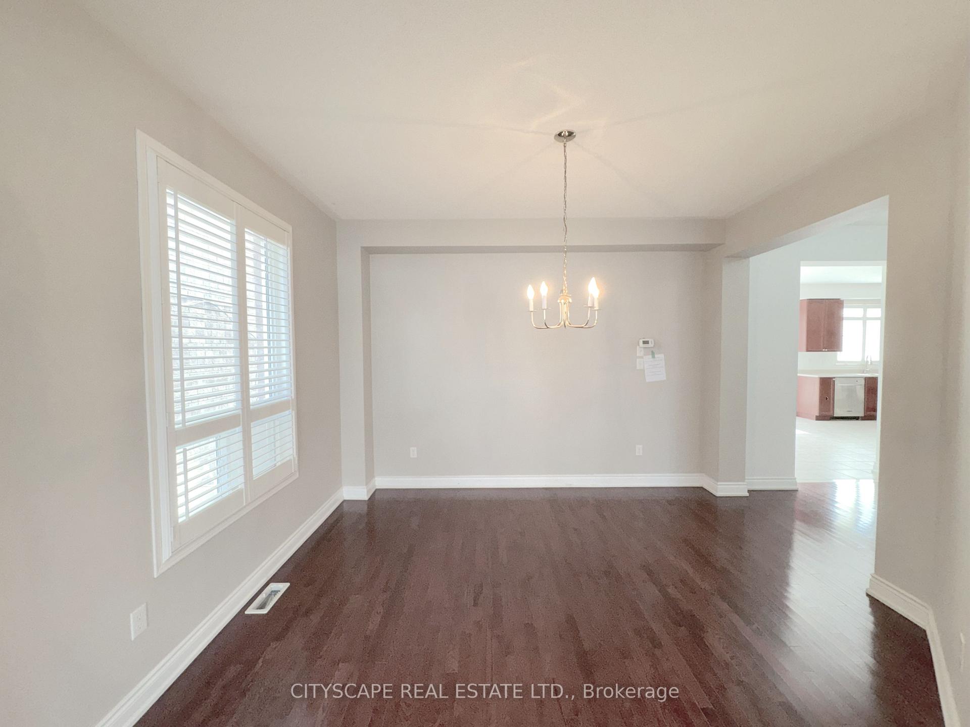 Photo 4 of 32 Tawnberry Circle, Brampton, Fletcher's Meadow — HOMEH