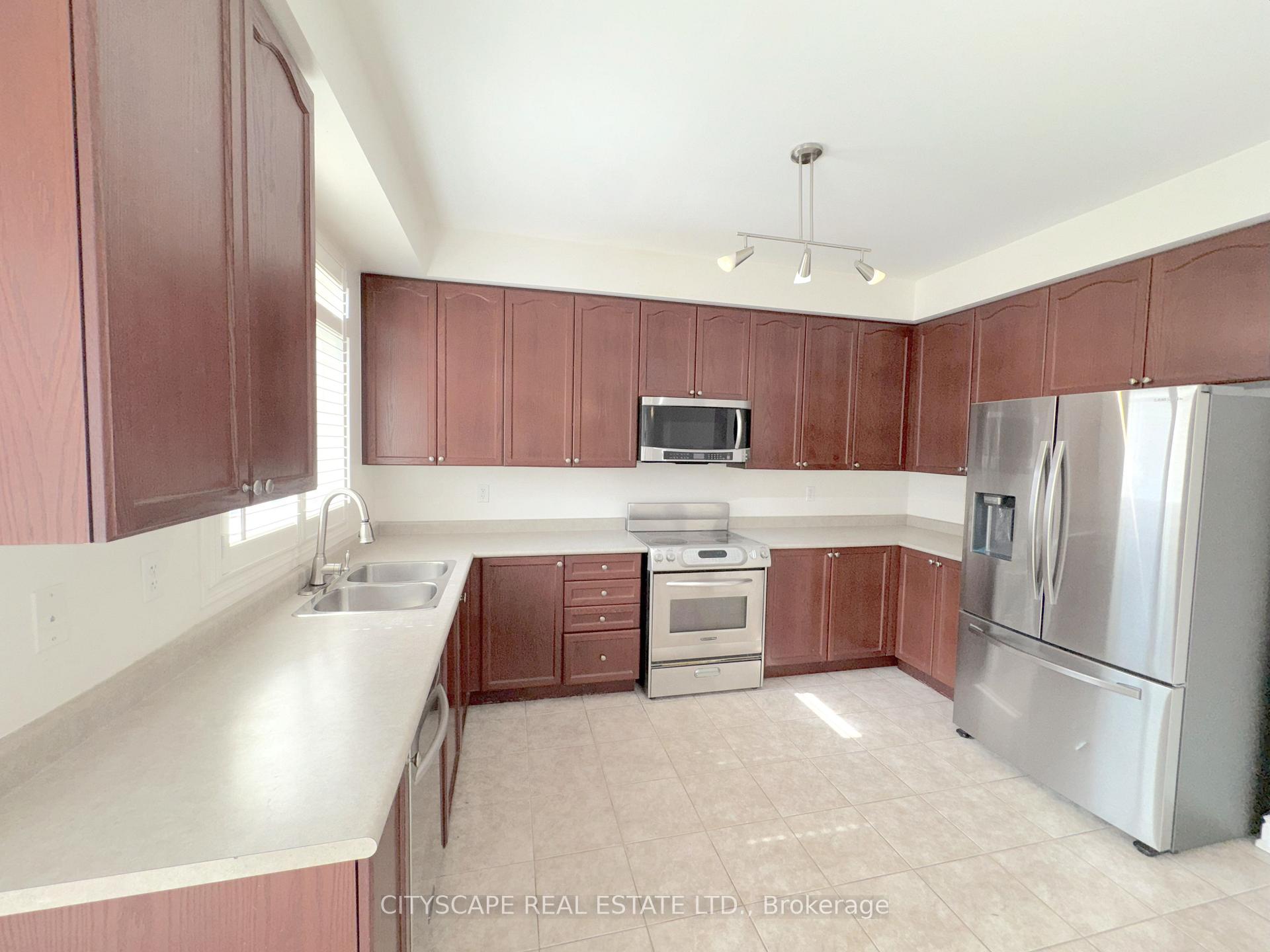 Photo 8 of 32 Tawnberry Circle, Brampton, Fletcher's Meadow — HOMEH