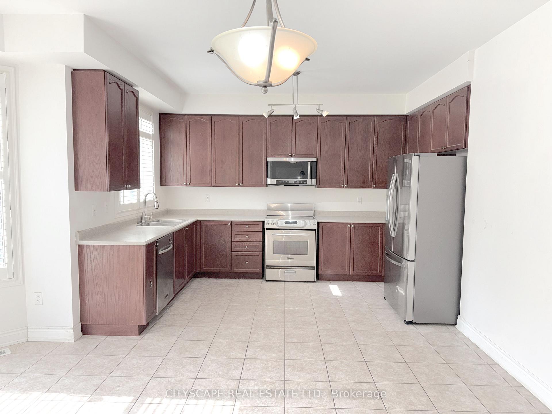 Photo 13 of 32 Tawnberry Circle, Brampton, Fletcher's Meadow — HOMEH