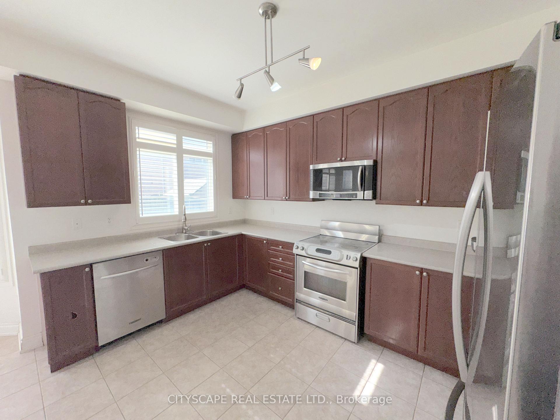 Photo 11 of 32 Tawnberry Circle, Brampton, Fletcher's Meadow — HOMEH