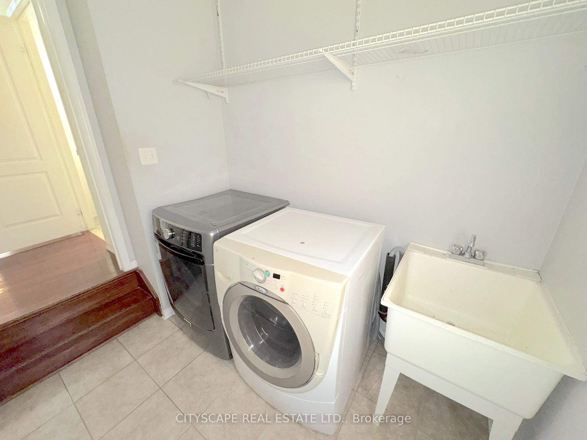 Photo 22 of 32 Tawnberry Circle, Brampton, Fletcher's Meadow — HOMEH