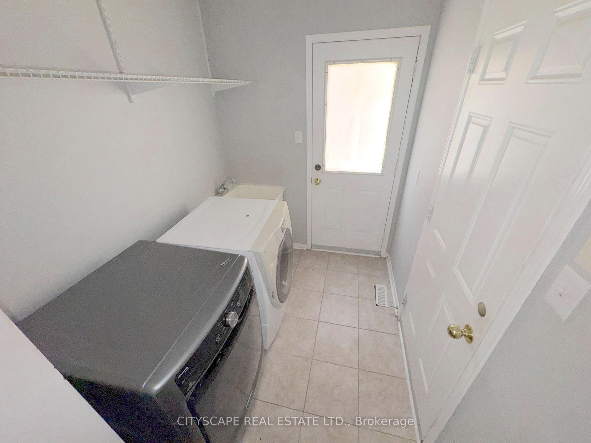 Photo 10 of 32 Tawnberry Circle, Brampton, Fletcher's Meadow — HOMEH