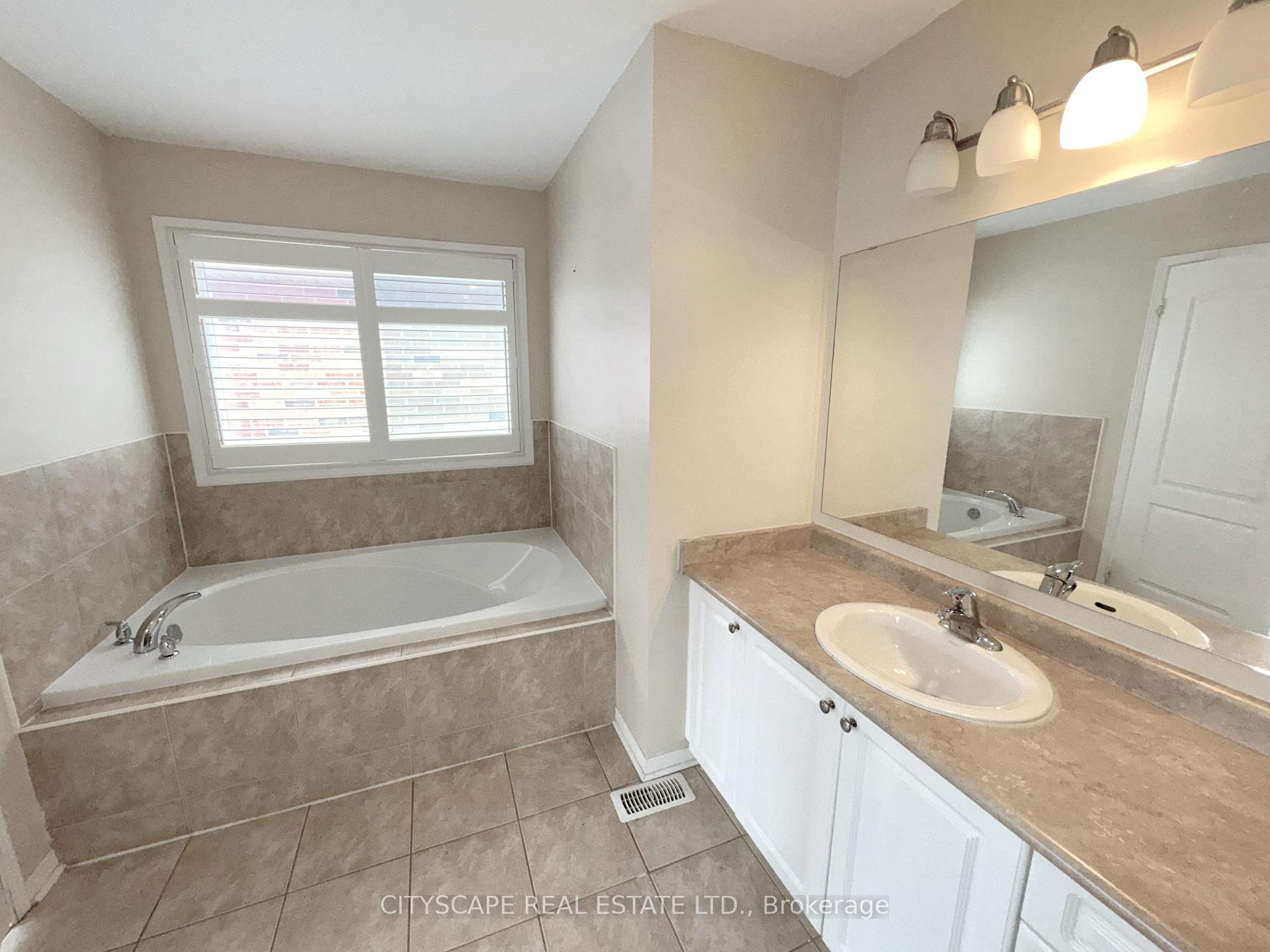 Photo 25 of 32 Tawnberry Circle, Brampton, Fletcher's Meadow — HOMEH