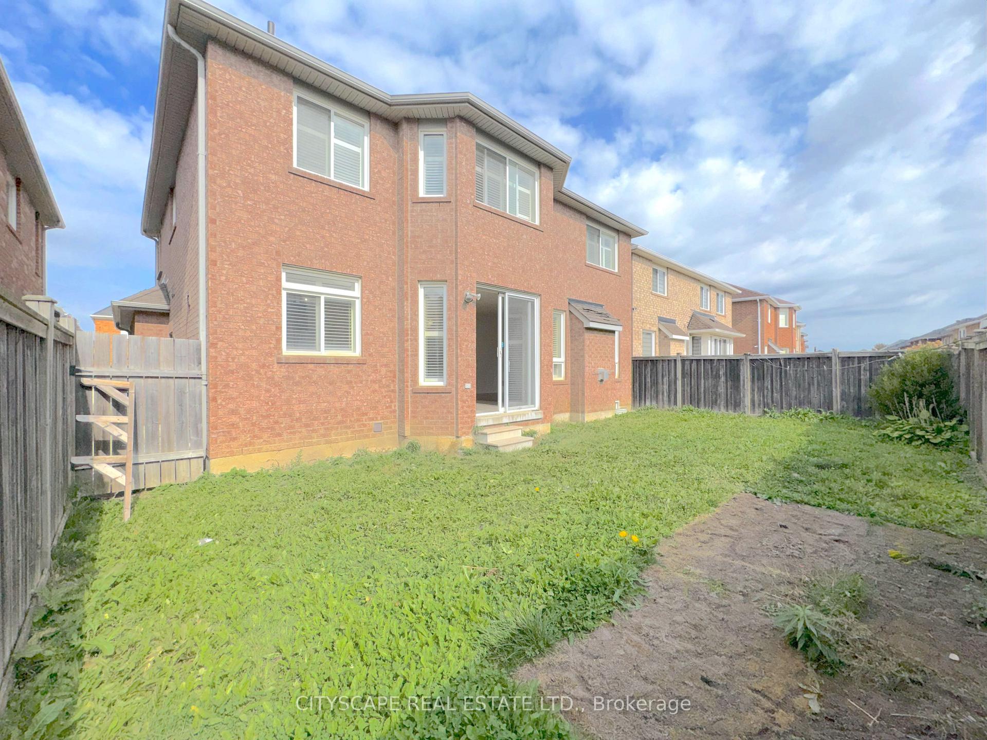 Photo 42 of 32 Tawnberry Circle, Brampton, Fletcher's Meadow — HOMEH