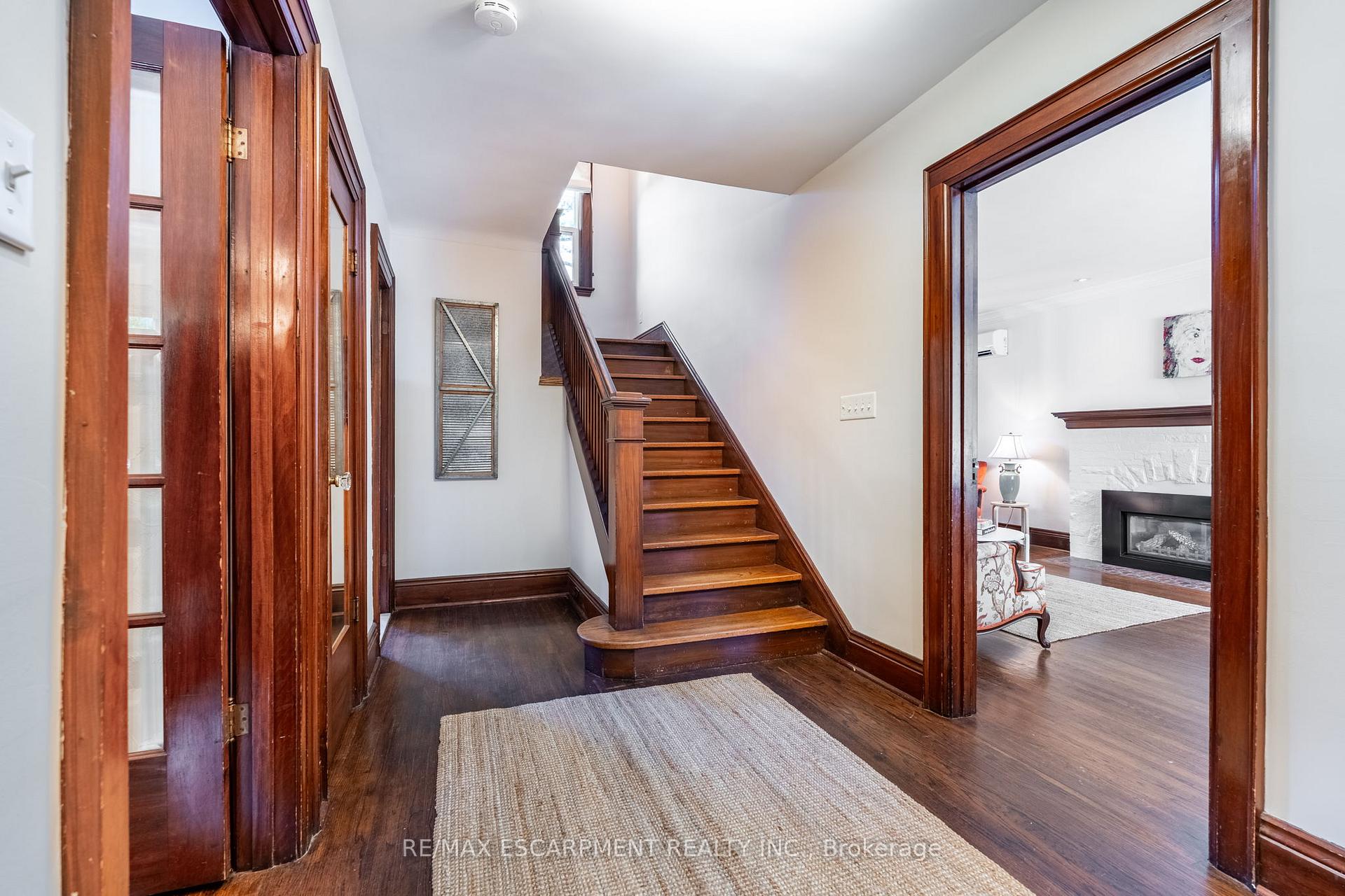 Photo 2 of 154 Dalewood Crescent, Hamilton, Westdale — HOMEH