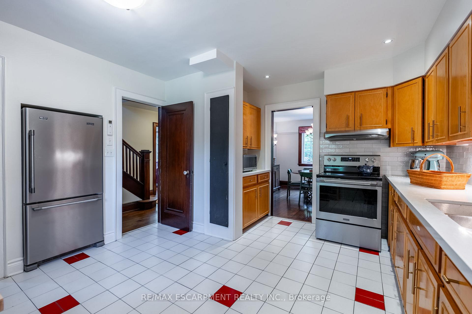 Photo 12 of 154 Dalewood Crescent, Hamilton, Westdale — HOMEH