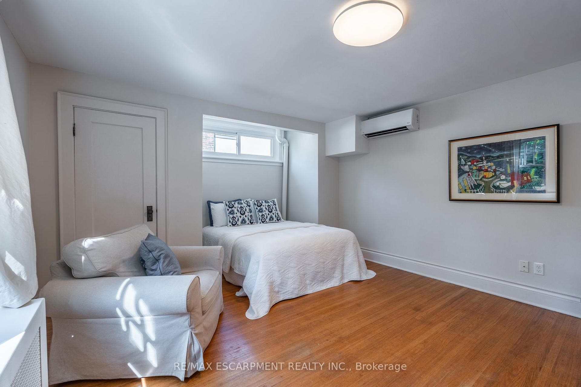 Photo 8 of 154 Dalewood Crescent, Hamilton, Westdale — HOMEH