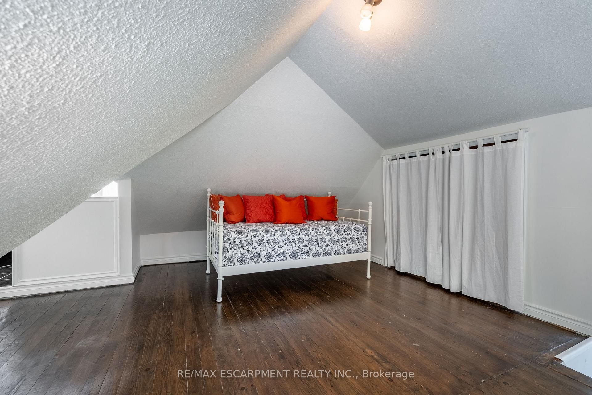 Photo 21 of 154 Dalewood Crescent, Hamilton, Westdale — HOMEH
