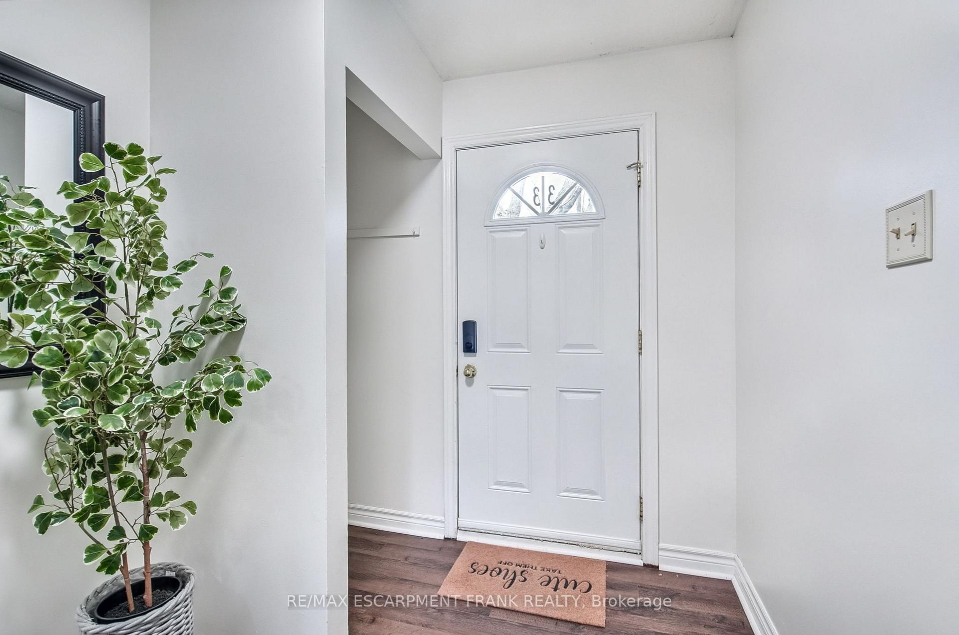 Photo 3 of Unit 33, 985 Limeridge Road E, Hamilton, Berrisfield — HOMEH