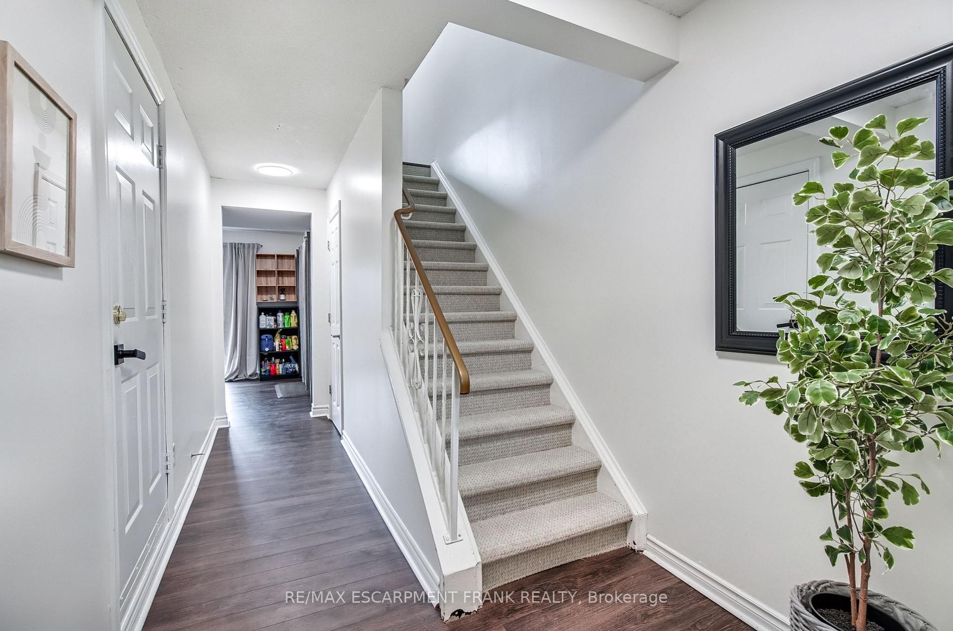 Photo 11 of Unit 33, 985 Limeridge Road E, Hamilton, Berrisfield — HOMEH