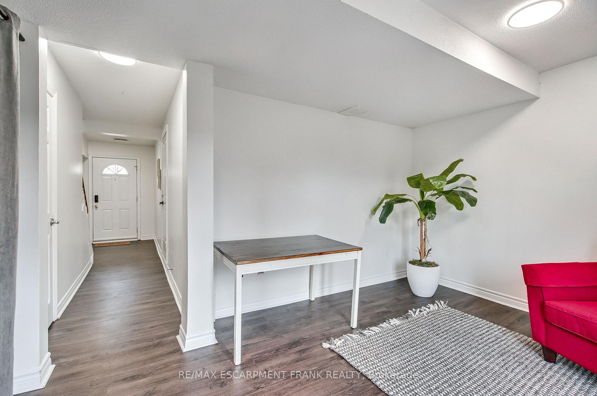 Photo 7 of Unit 33, 985 Limeridge Road E, Hamilton, Berrisfield — HOMEH