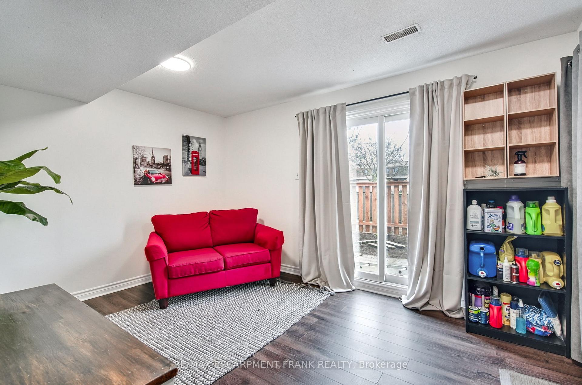 Photo 5 of Unit 33, 985 Limeridge Road E, Hamilton, Berrisfield — HOMEH