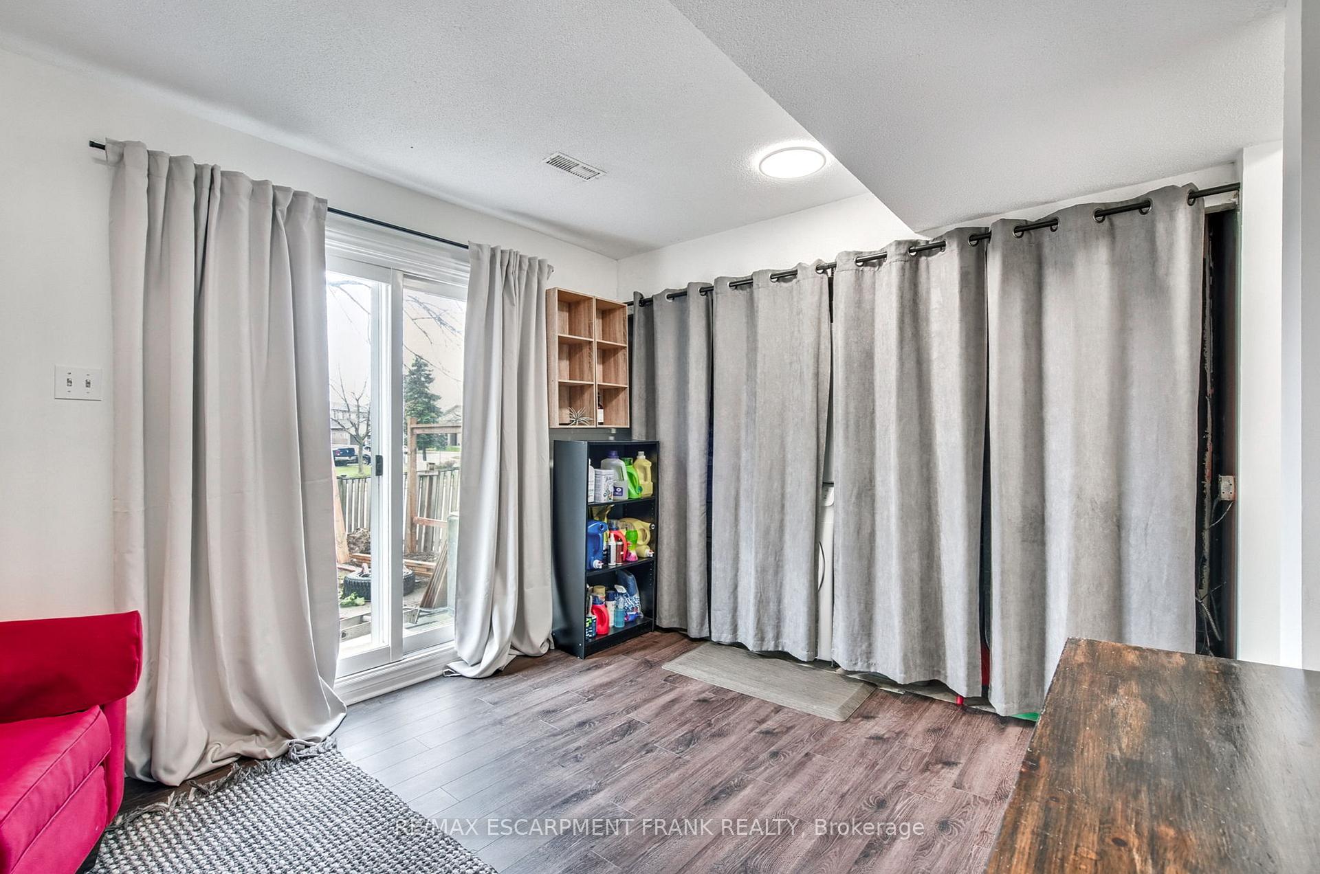 Photo 9 of Unit 33, 985 Limeridge Road E, Hamilton, Berrisfield — HOMEH