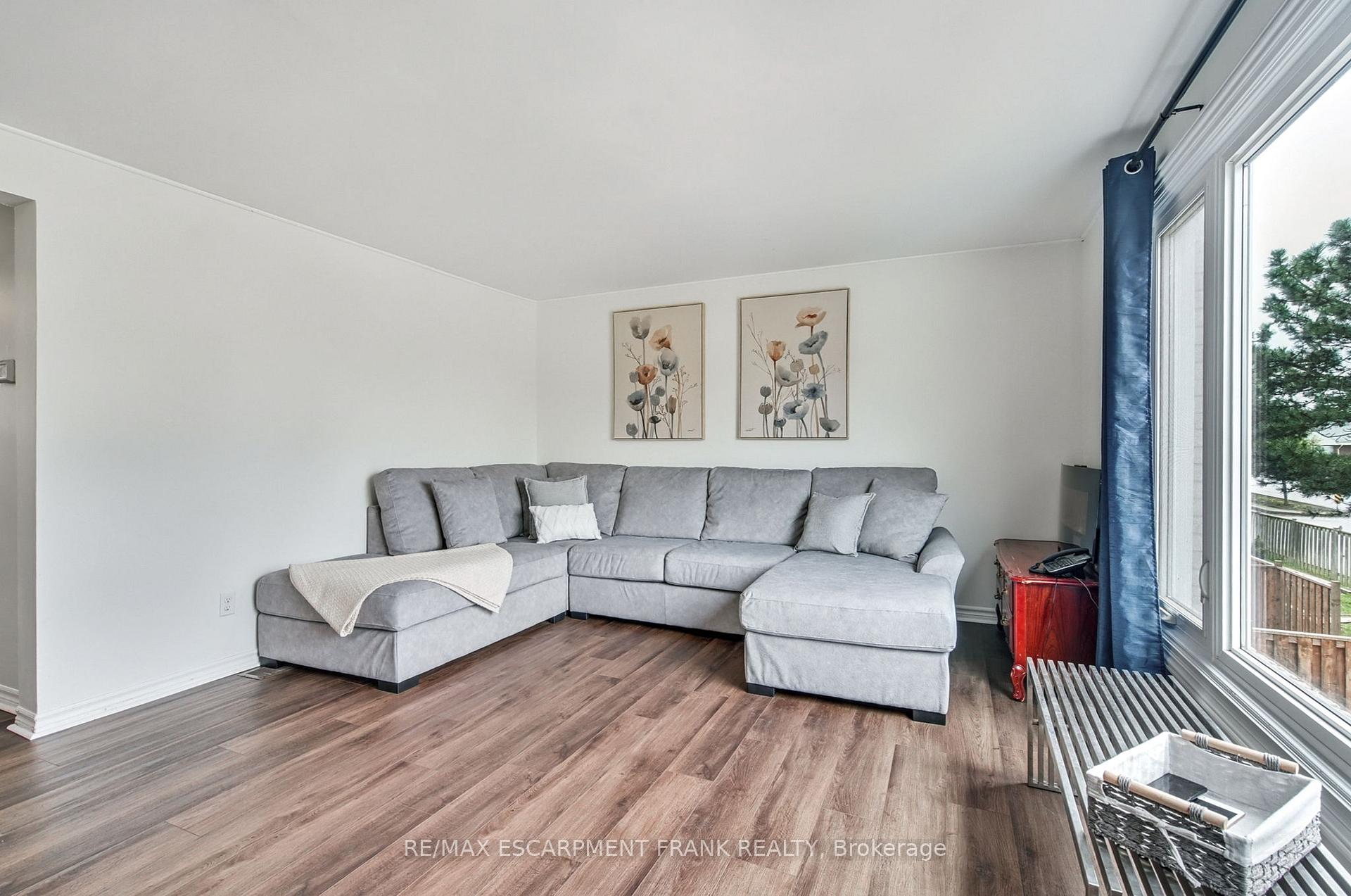 Photo 2 of Unit 33, 985 Limeridge Road E, Hamilton, Berrisfield — HOMEH