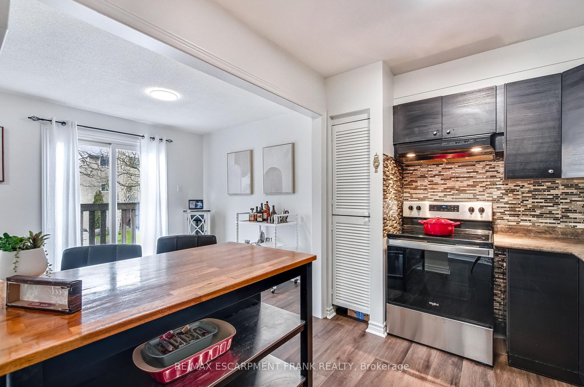Photo 23 of Unit 33, 985 Limeridge Road E, Hamilton, Berrisfield — HOMEH