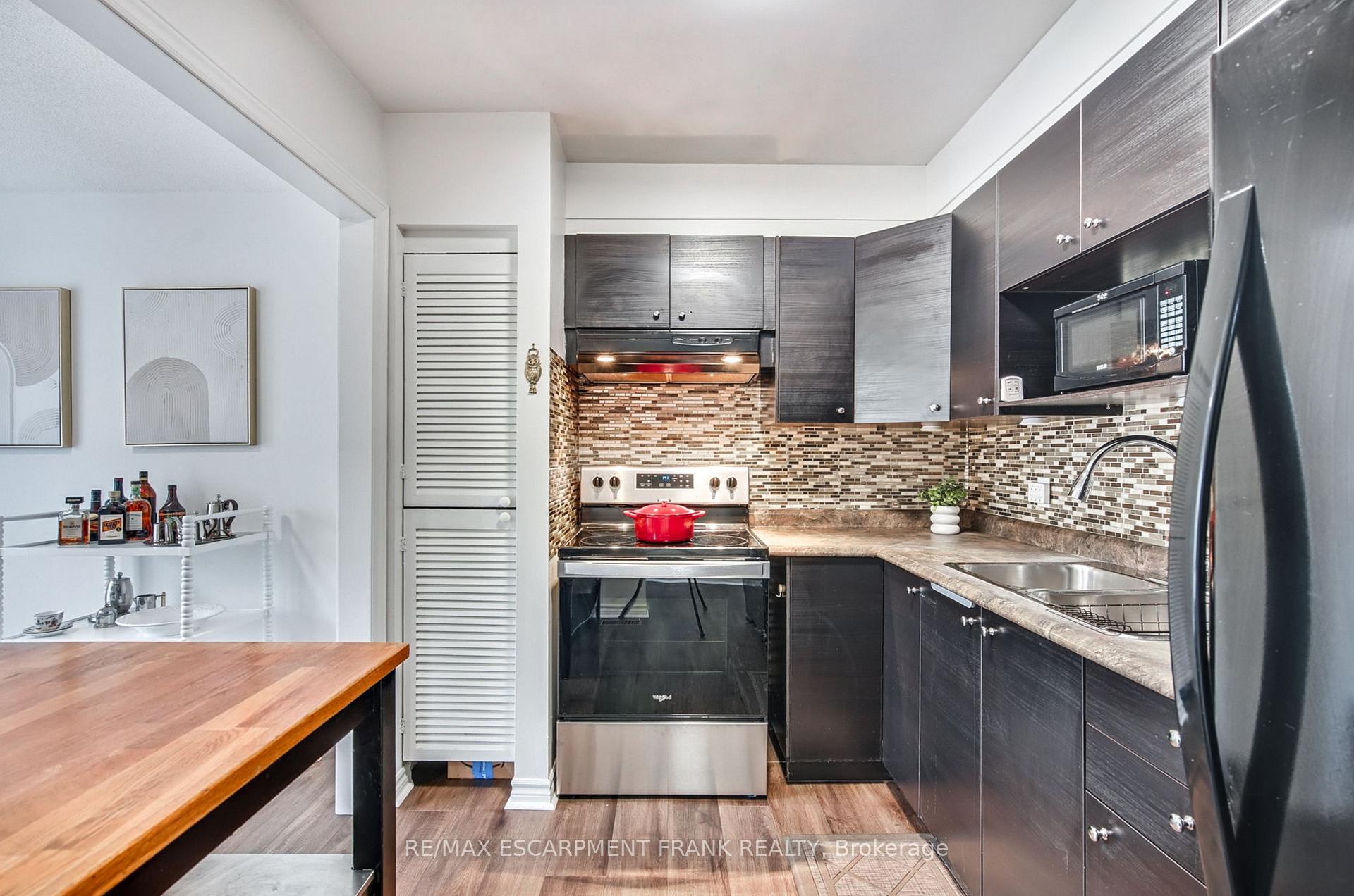 Photo 14 of Unit 33, 985 Limeridge Road E, Hamilton, Berrisfield — HOMEH