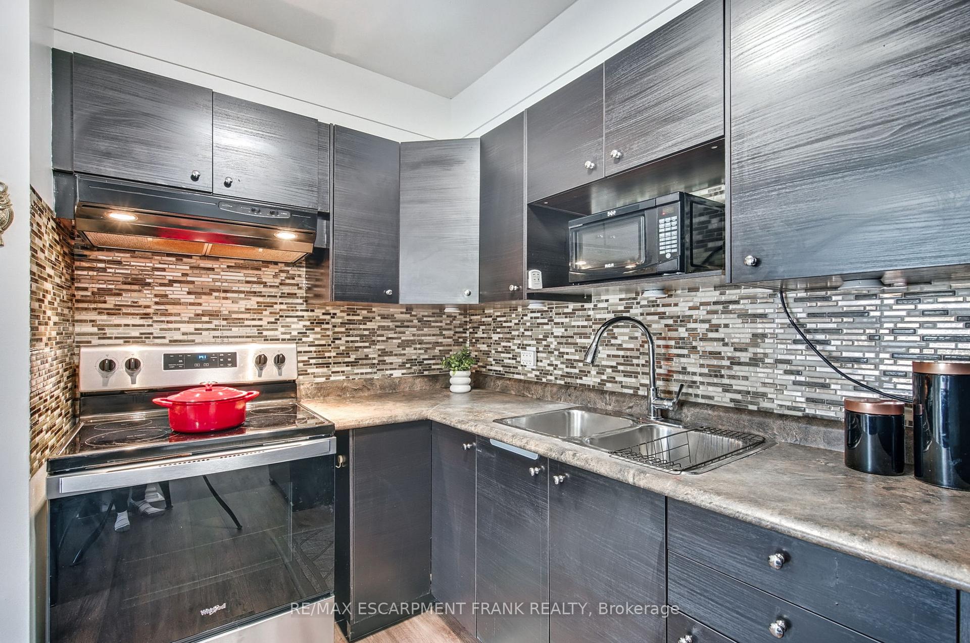 Photo 4 of Unit 33, 985 Limeridge Road E, Hamilton, Berrisfield — HOMEH