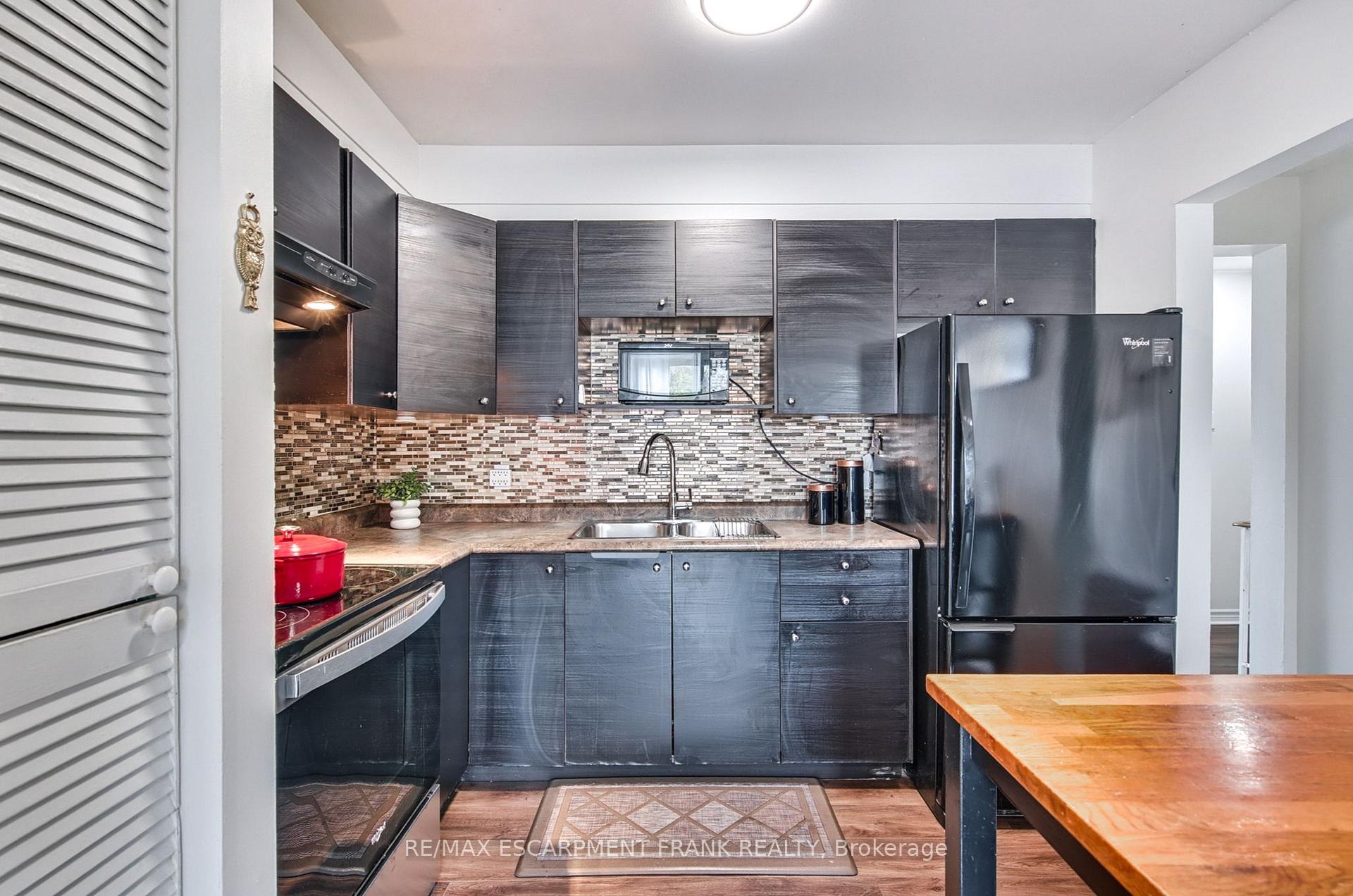 Photo 16 of Unit 33, 985 Limeridge Road E, Hamilton, Berrisfield — HOMEH