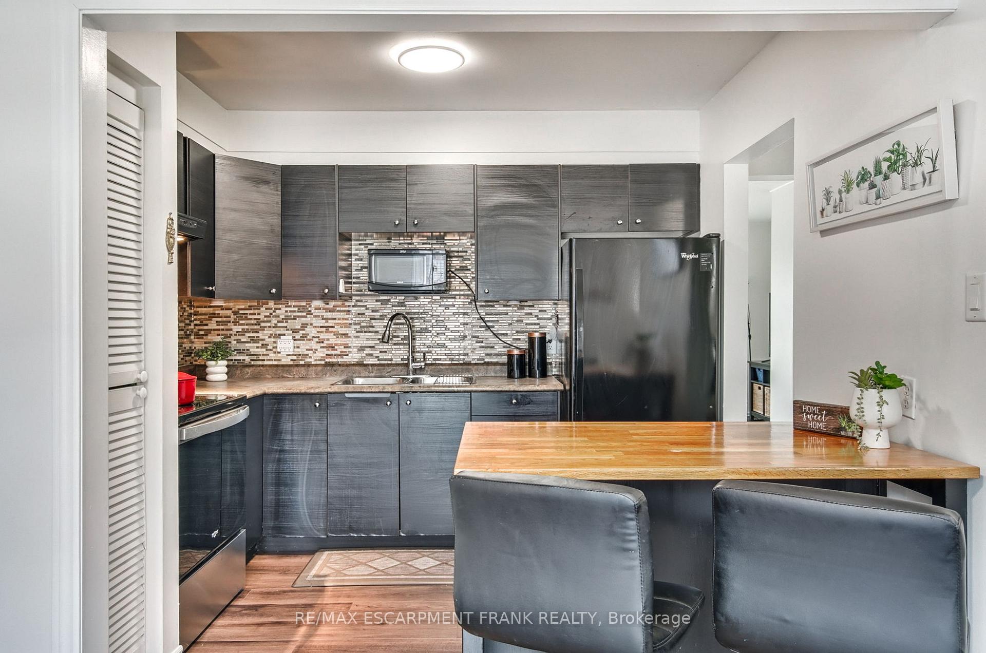 Photo 12 of Unit 33, 985 Limeridge Road E, Hamilton, Berrisfield — HOMEH