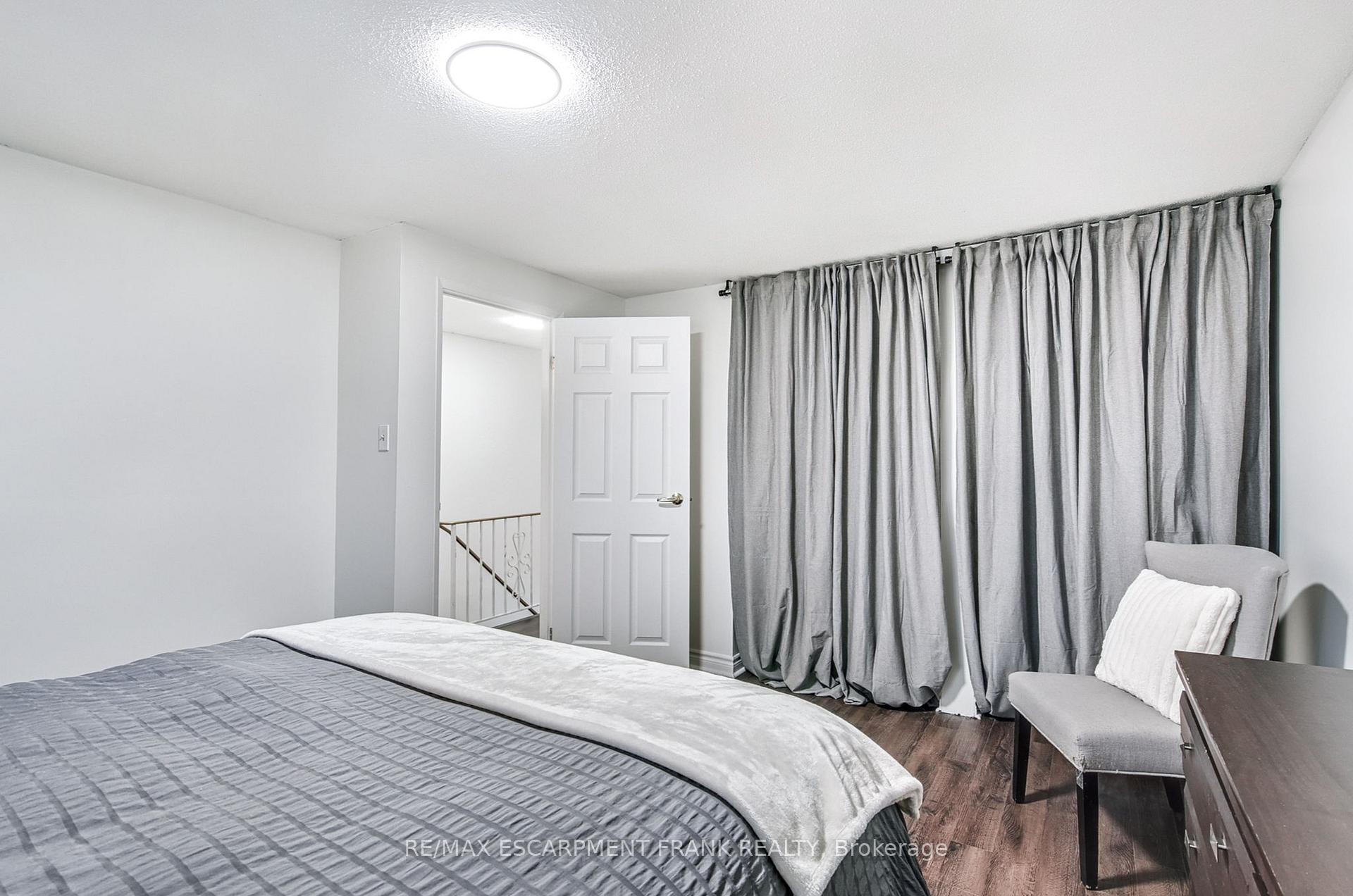 Photo 8 of Unit 33, 985 Limeridge Road E, Hamilton, Berrisfield — HOMEH