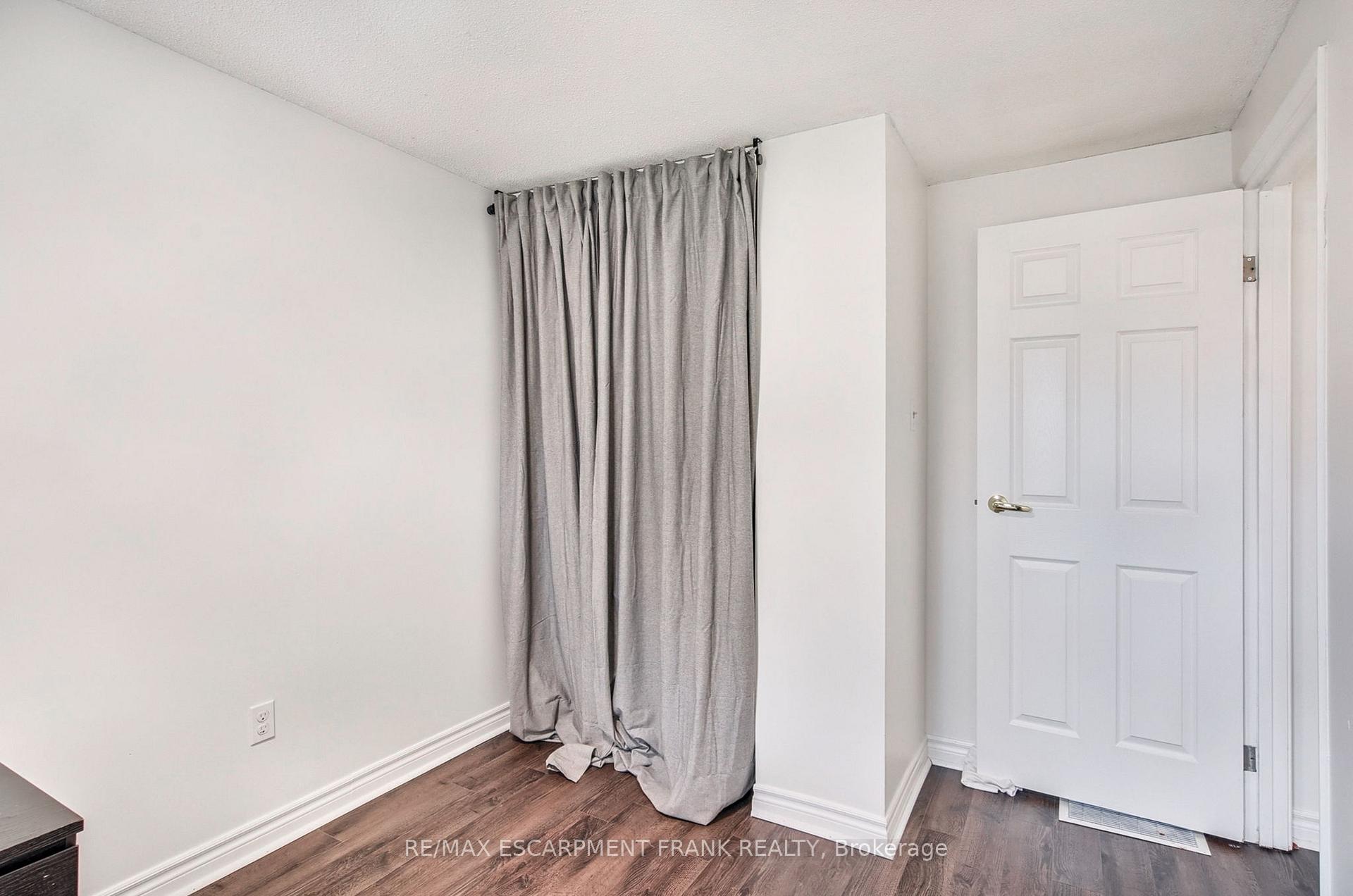 Photo 13 of Unit 33, 985 Limeridge Road E, Hamilton, Berrisfield — HOMEH