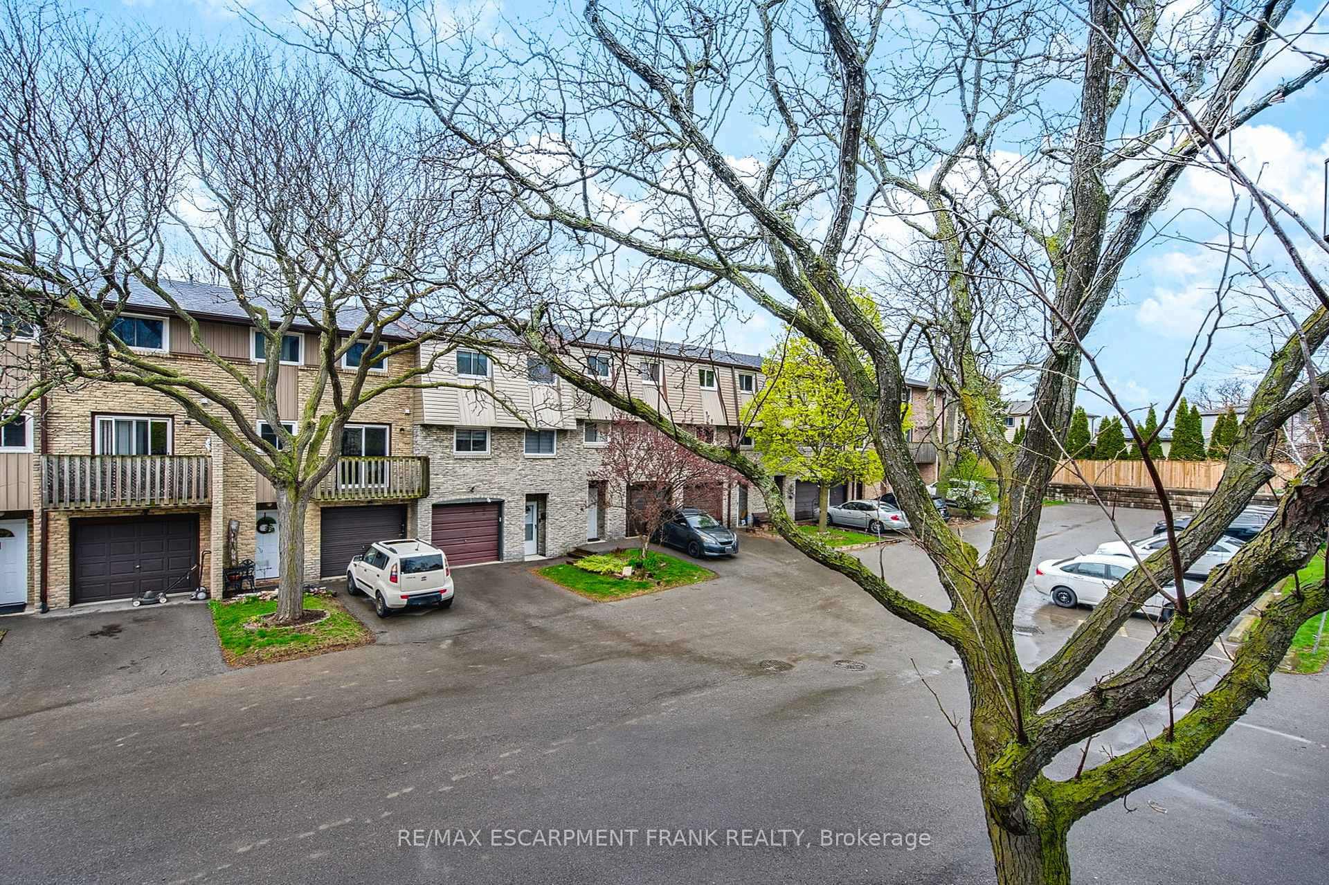 Photo 33 of Unit 33, 985 Limeridge Road E, Hamilton, Berrisfield — HOMEH