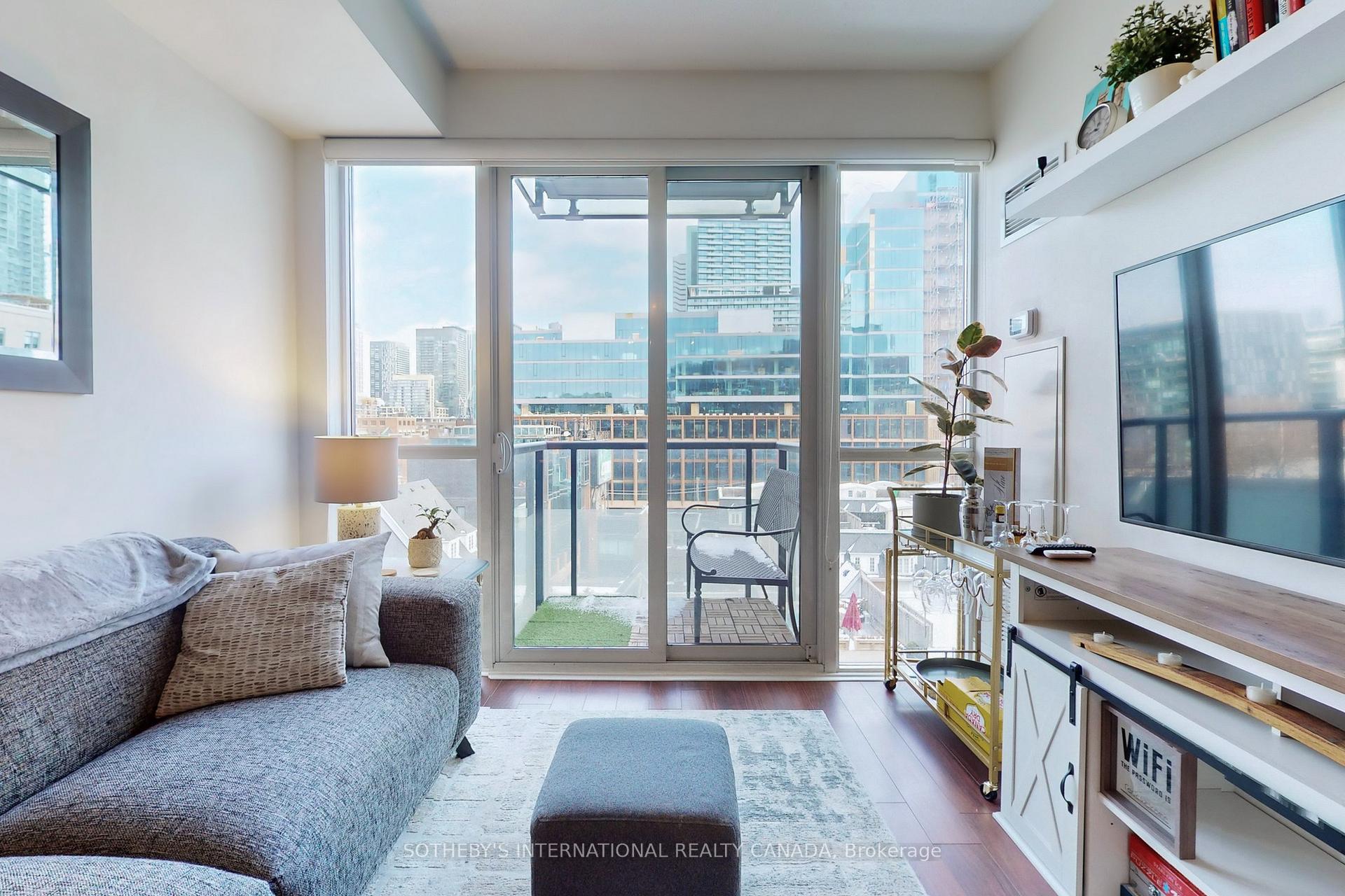 Photo 4 of Unit 717, 560 Front Street W, Toronto, Waterfront Communities — HOMEH