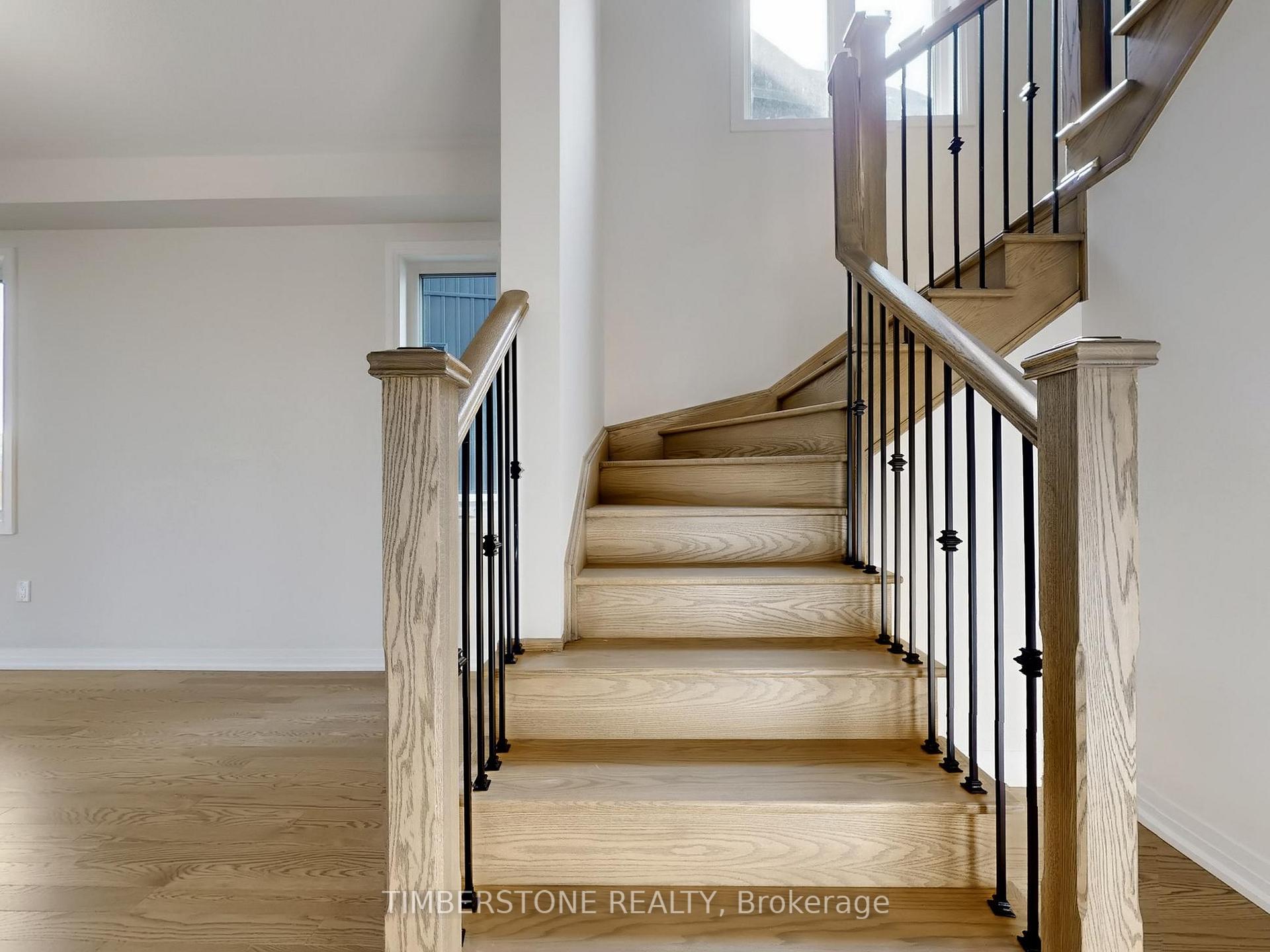 Photo 5 of 1119 Zircon Manor, Pickering, Rural Pickering — HOMEH