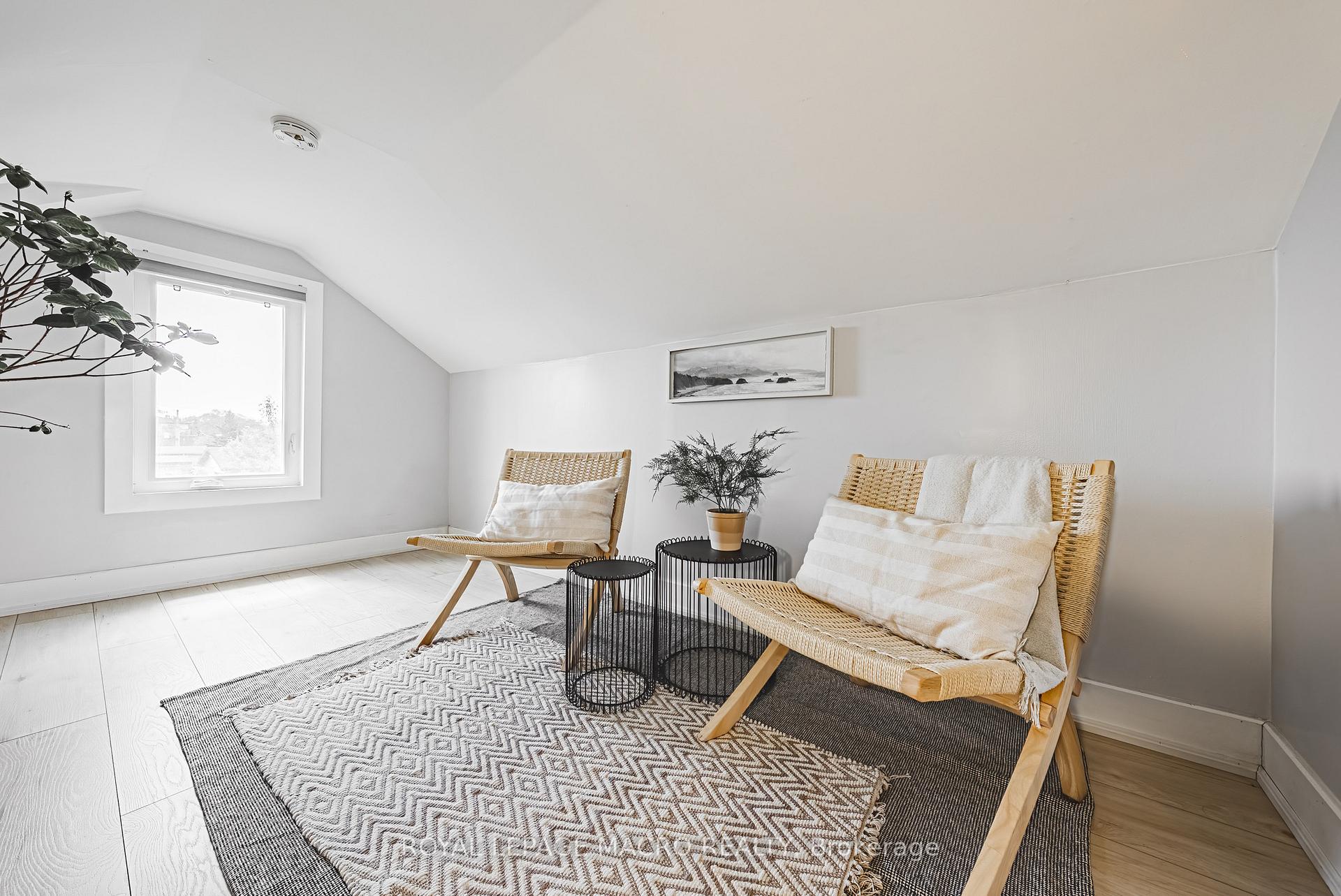 Photo 25 of 2016 Barton Street E, Hamilton, McQuesten — HOMEH