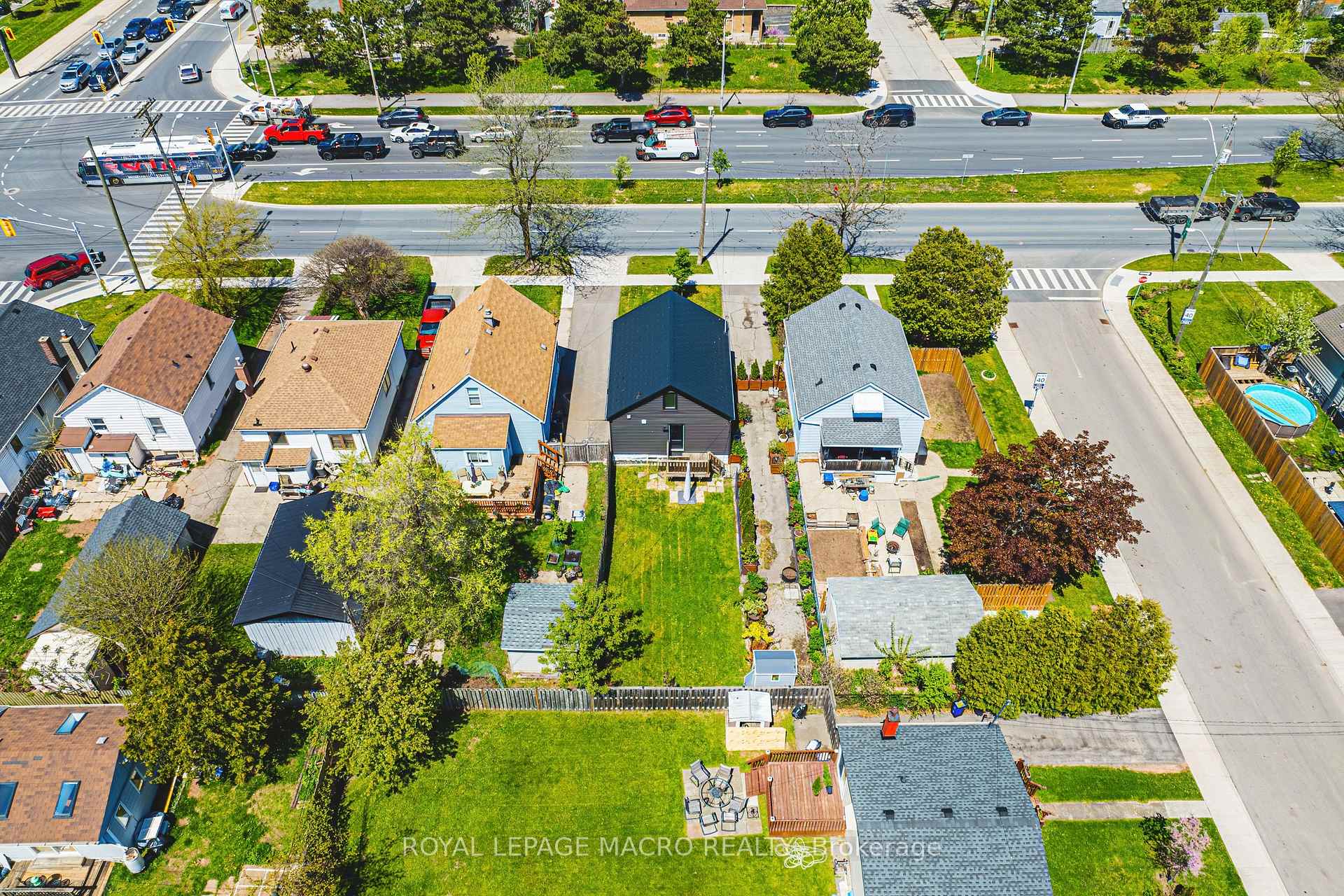 Photo 9 of 2016 Barton Street E, Hamilton, McQuesten — HOMEH
