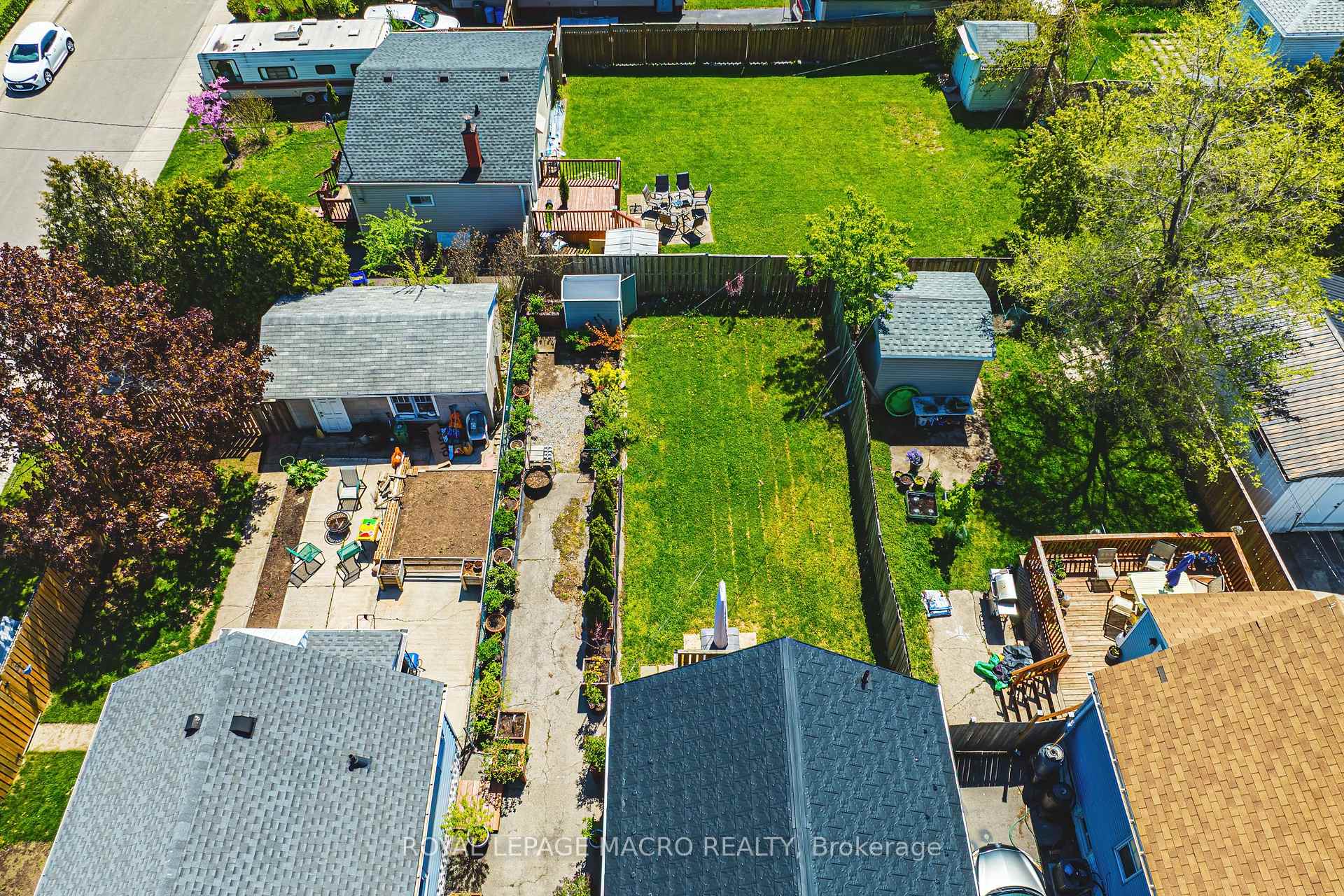 Photo 29 of 2016 Barton Street E, Hamilton, McQuesten — HOMEH