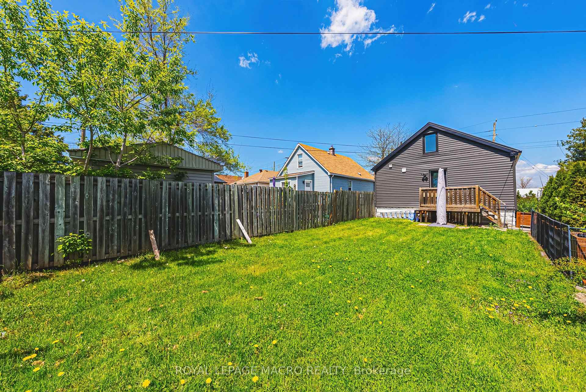 Photo 11 of 2016 Barton Street E, Hamilton, McQuesten — HOMEH