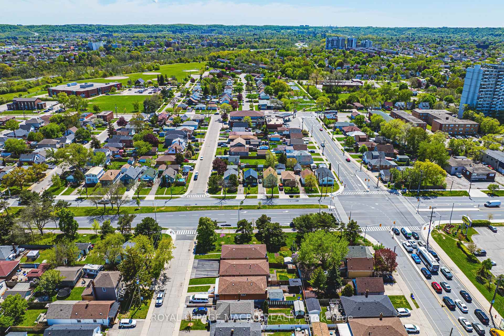 Photo 16 of 2016 Barton Street E, Hamilton, McQuesten — HOMEH