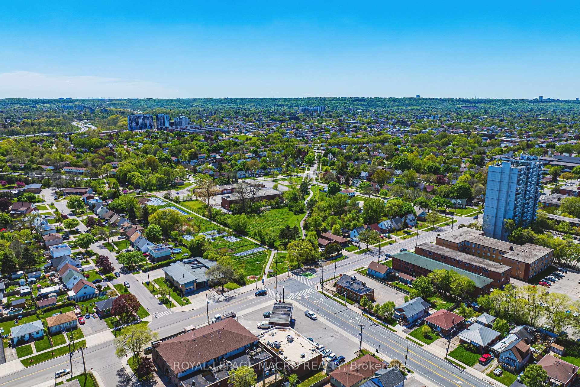Photo 45 of 2016 Barton Street E, Hamilton, McQuesten — HOMEH