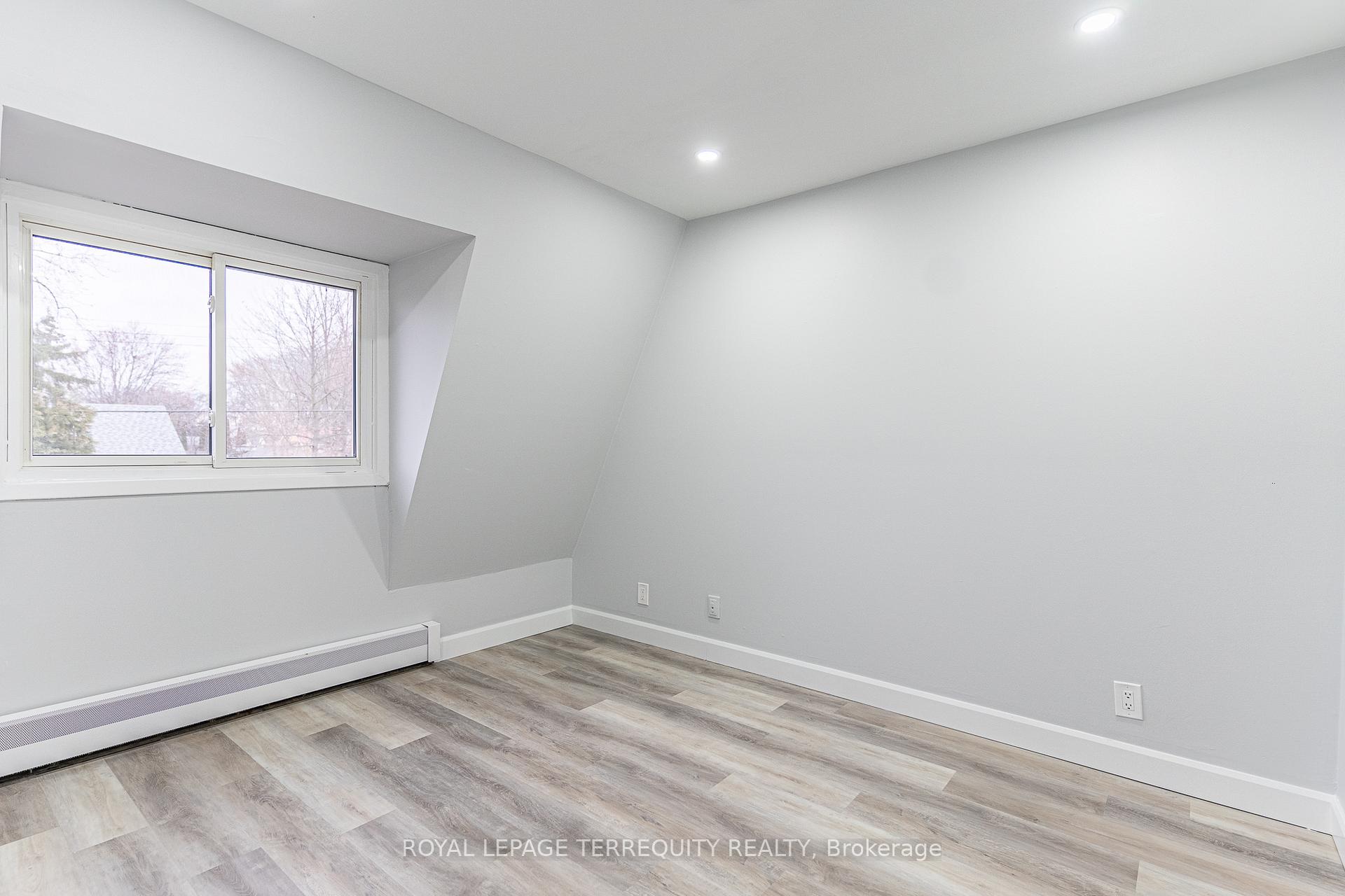 Photo 2 of 20 Mildred Avenue, St. Catharines, Haig — HOMEH