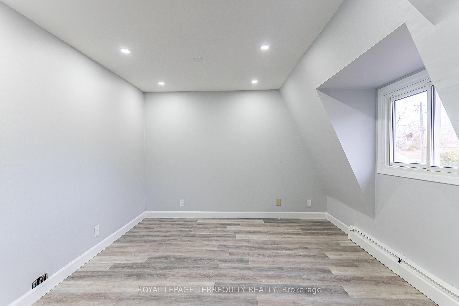 Photo 37 of 20 Mildred Avenue, St. Catharines, Haig — HOMEH