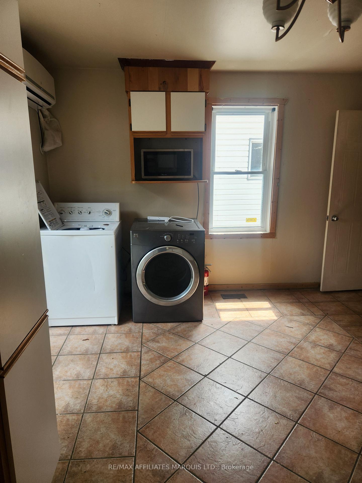 Photo 4 of 329 Carleton Street, Cornwall — HOMEH