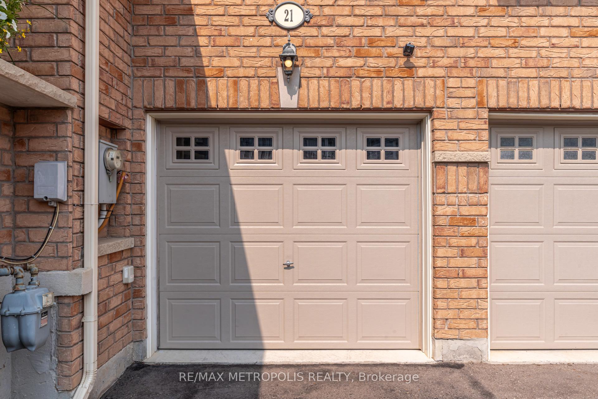 Photo 11 of 21 Sky Harbour Drive, Brampton, Bram West — HOMEH