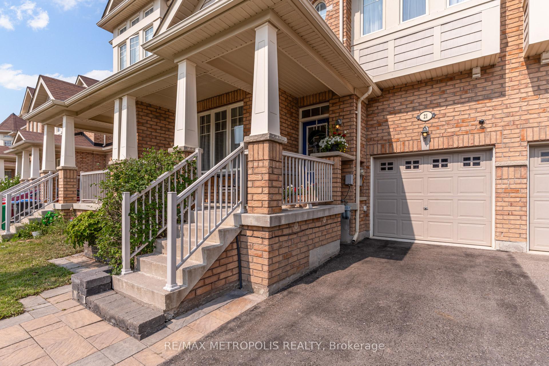 Photo 3 of 21 Sky Harbour Drive, Brampton, Bram West — HOMEH