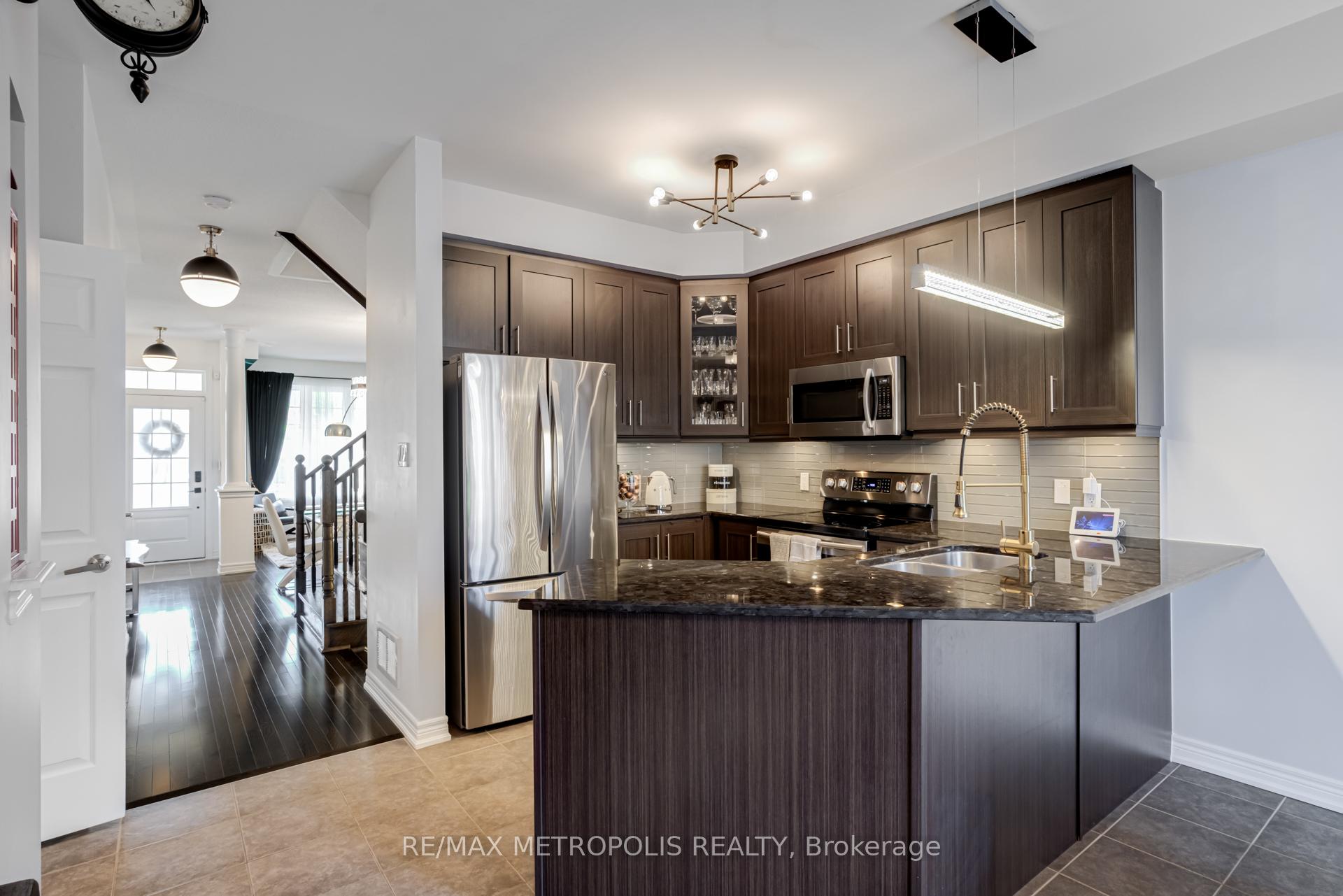 Photo 15 of 21 Sky Harbour Drive, Brampton, Bram West — HOMEH