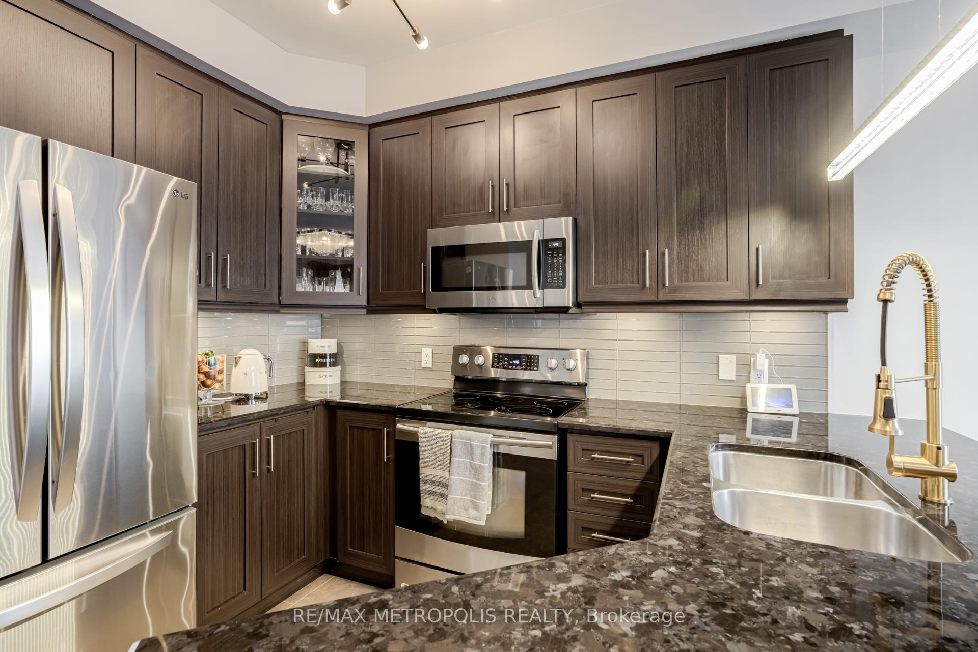 Photo 17 of 21 Sky Harbour Drive, Brampton, Bram West — HOMEH